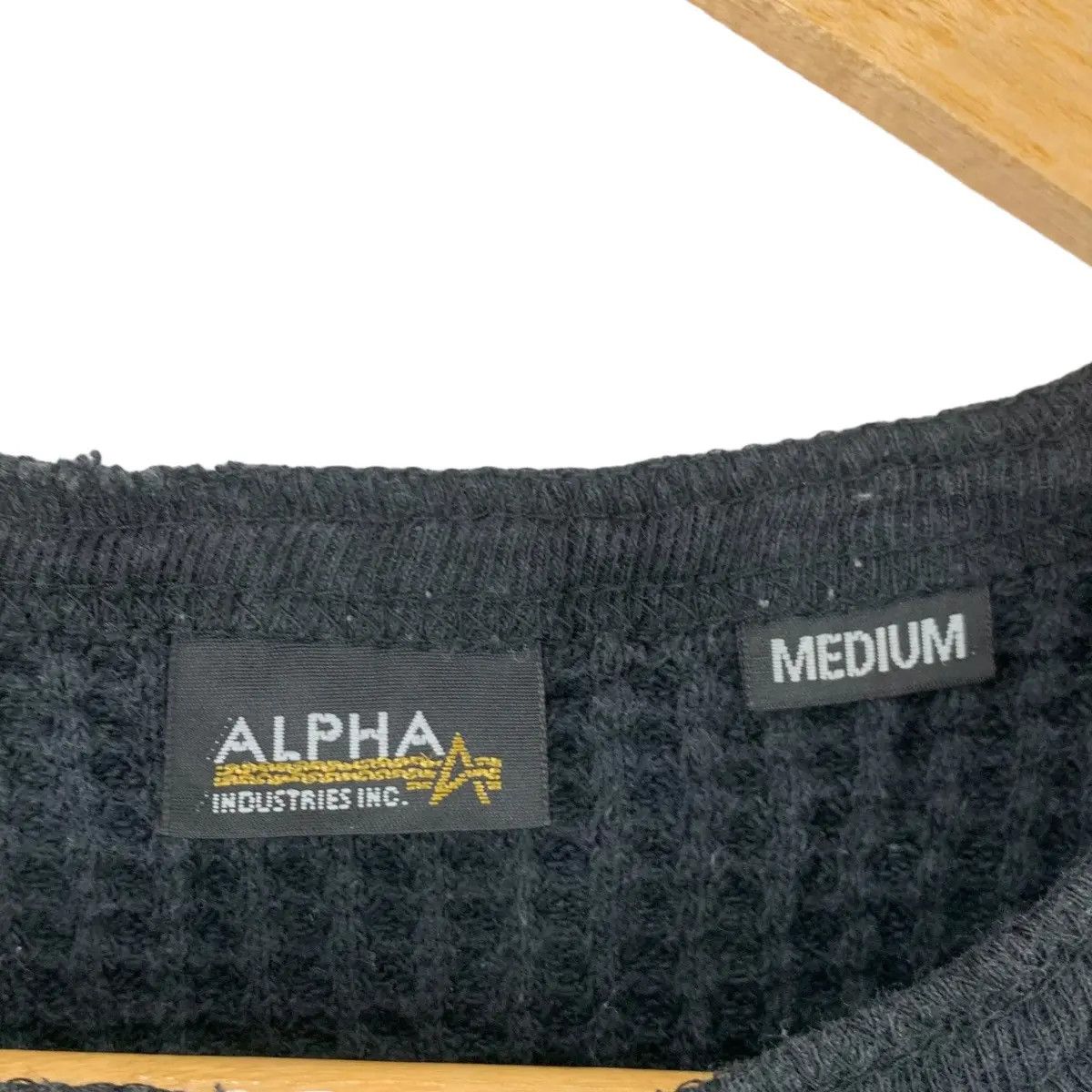 Alpha Industries Vintage APLHA INDUSTRIES Quilted Henley Tee Shirt Size M / US 6-8 / IT 42-44 - 4 Thumbnail