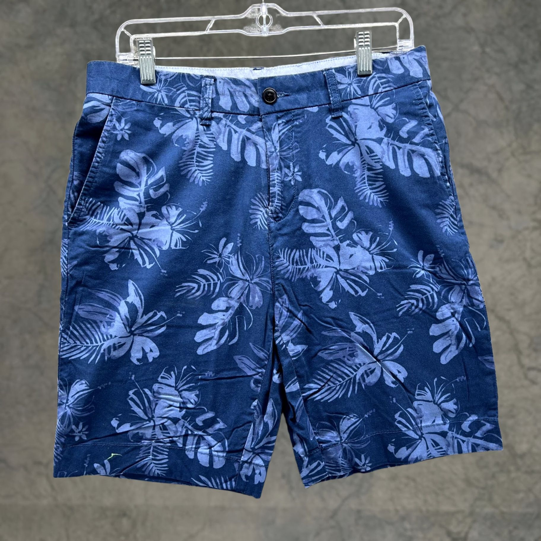 Tommy Hilfiger Tommy Hilfiger Shorts Mens 30 Blue Floral Chino Flat Front 10 Inseam Casual Size US 30 / EU 46 - 1 Thumbnail