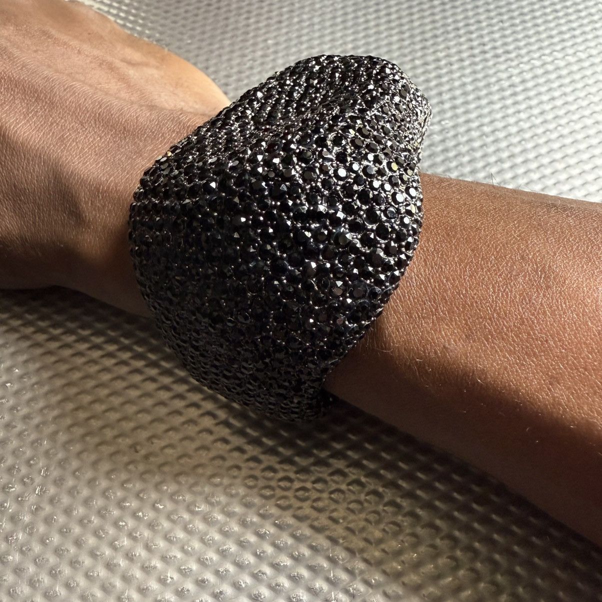Alexander McQueen Alexander McQueen large pavé crystal cuff Size ONE SIZE - 10 Thumbnail