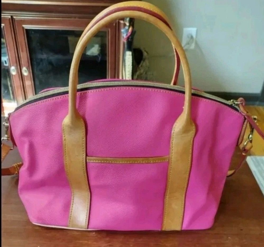 Dooney & Bourke Rare Dooney & Bourke pink purse Size ONE SIZE - 2 Thumbnail