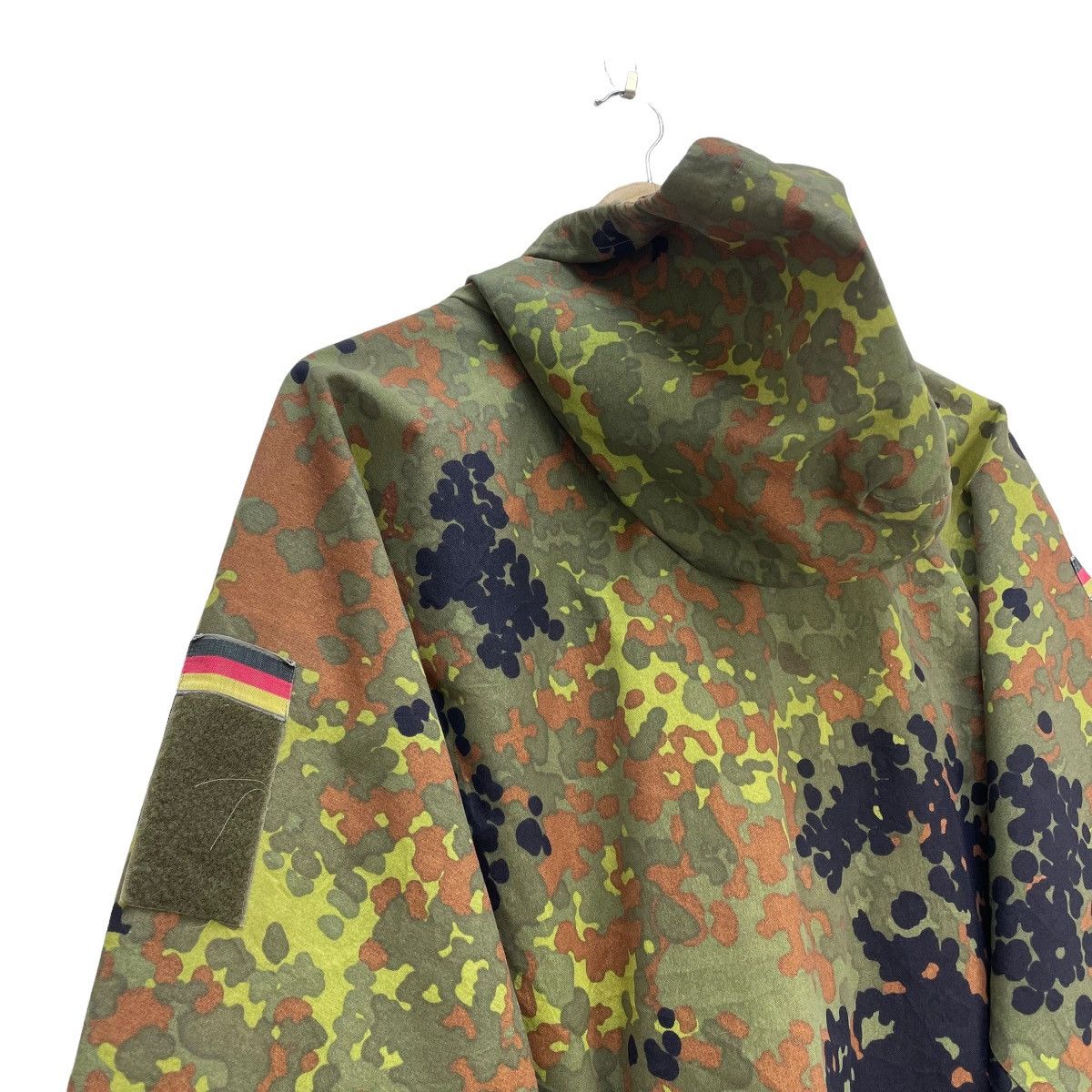 Other Vintage 1993 Germany Army Camouflage Hooded Jacket Size US L / EU 52-54 / 3 - 4 Thumbnail