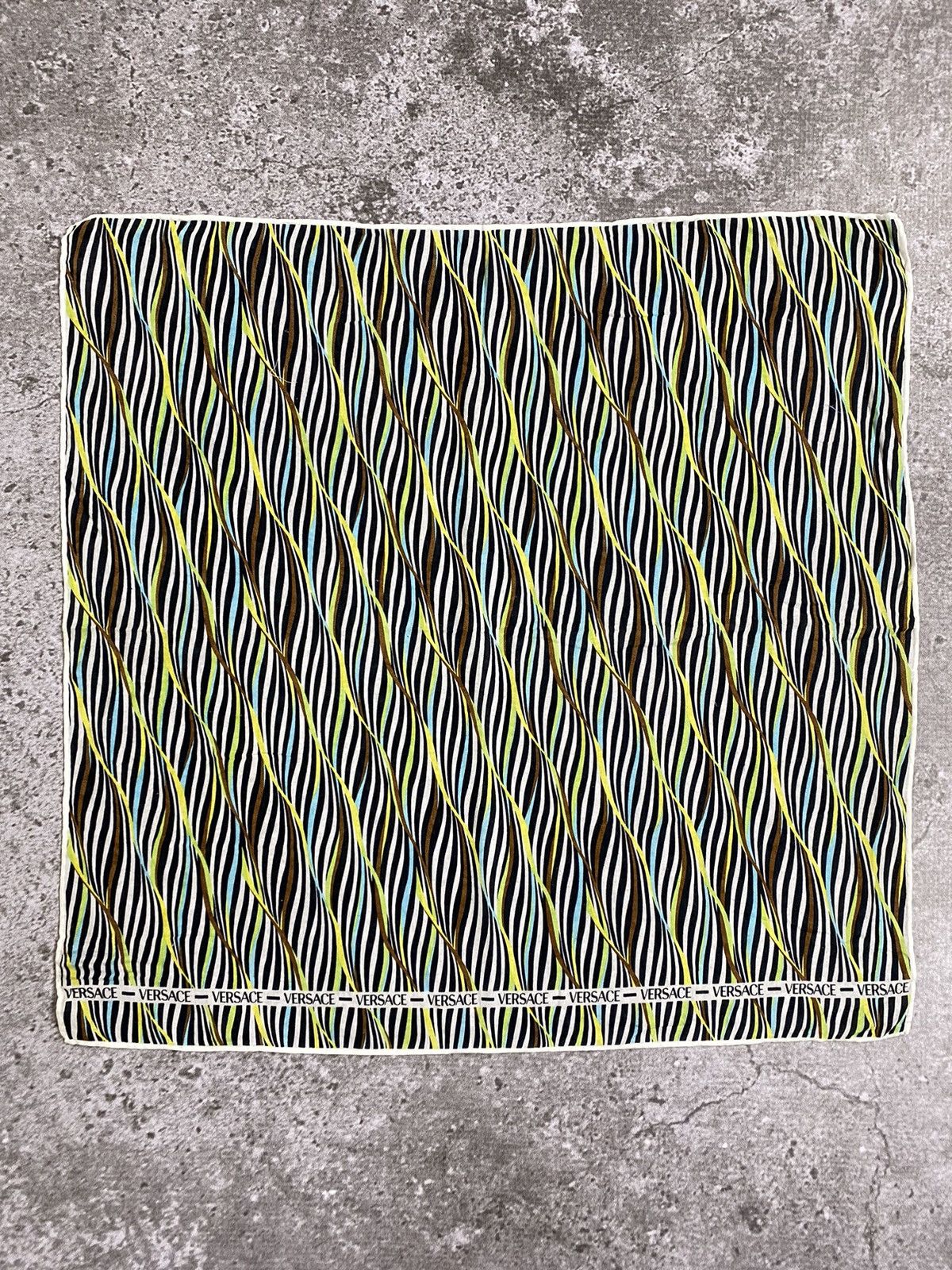 Versace Versace Handkerchief / Bandana / Neckerchief Size ONE SIZE - 2 Thumbnail