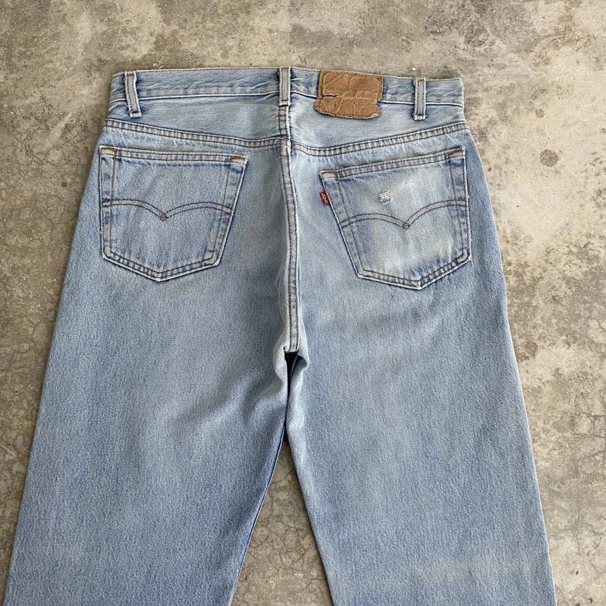 Levi's Vintage 90’s Levis 501 Faded Light Blue Distressed Jeans Size US 32 / EU 48 - 8 Thumbnail