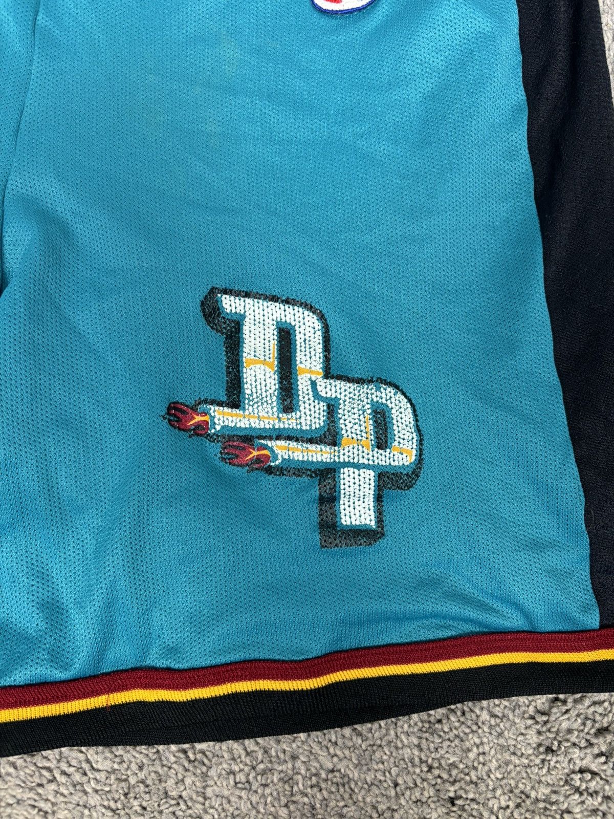 Champion Vintage Detroit Pistons Champion NBA Shorts Xl vtg RARE 90s Size US 34 / EU 50 - 2 Thumbnail
