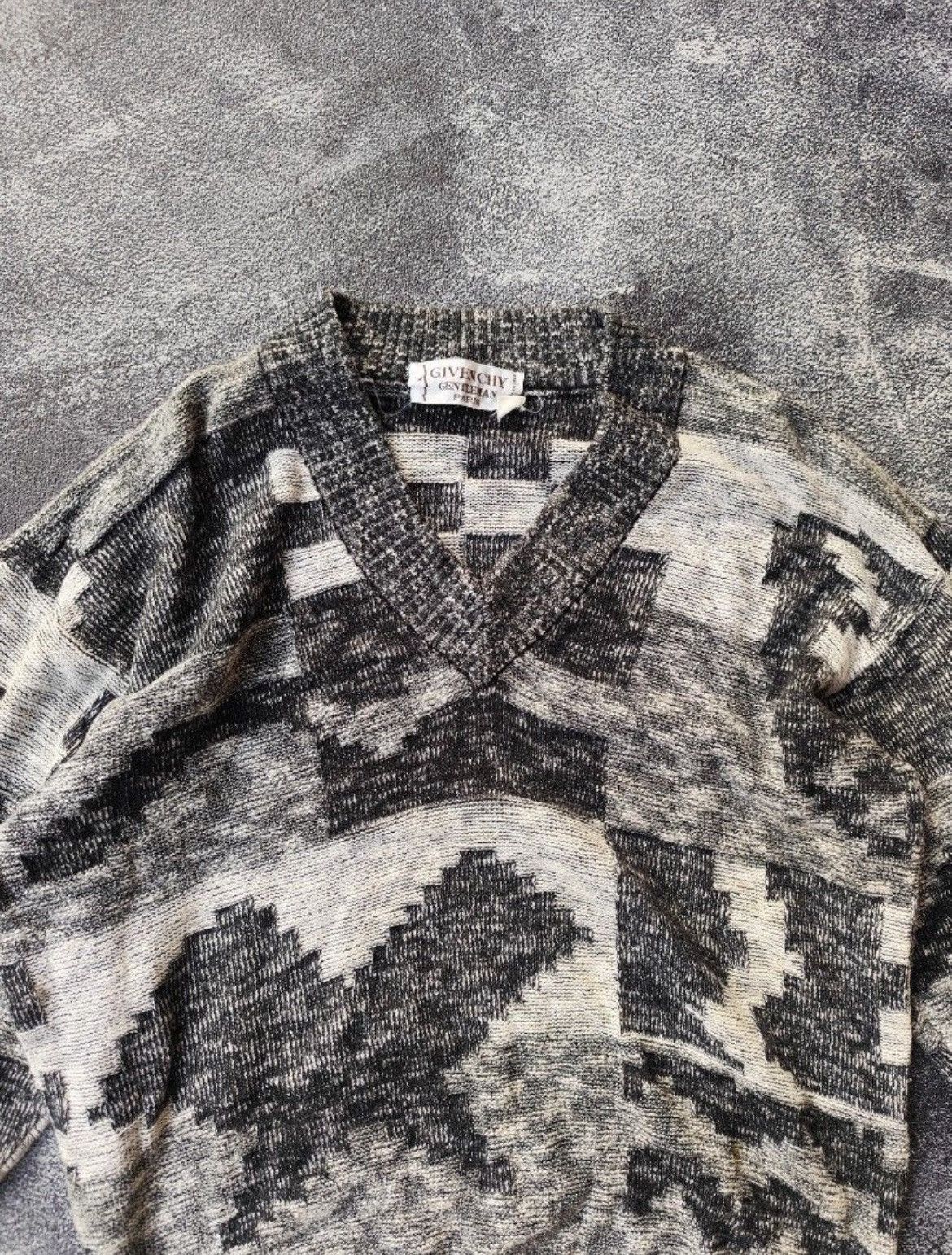 Givenchy Givenchy V neck knitwear Size US M / EU 48-50 / 2 - 2 Thumbnail
