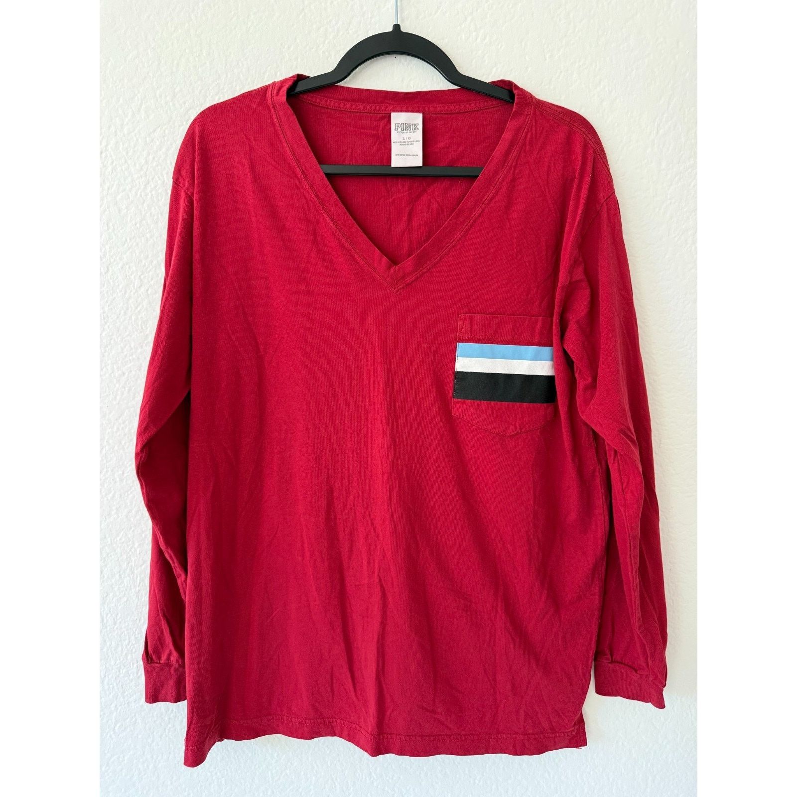 Victoria's Secret PINK Victoria’s Secret V-Neck Pocket Tee L Red LOVE PINK Size L / US 10 / IT 46 - 1 Thumbnail