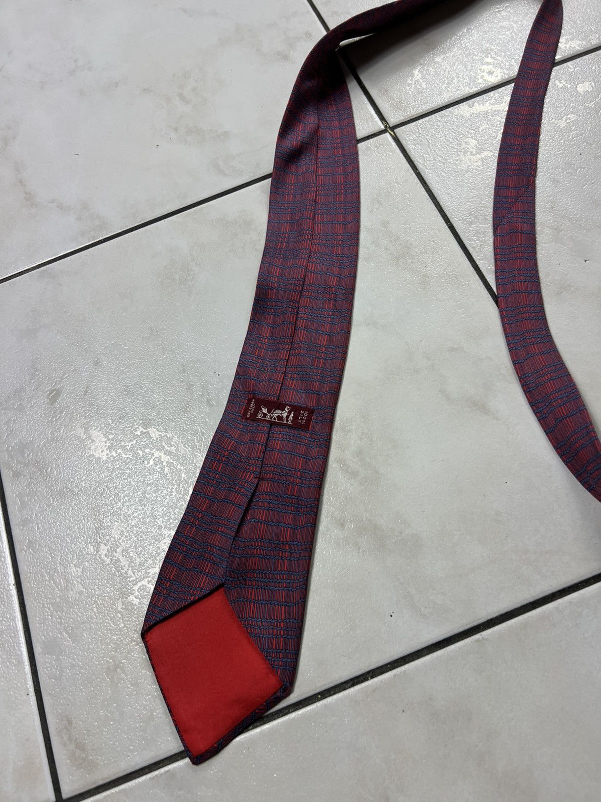 Vintage Hermes Paris silk tie luxury 7820 MA patterned red