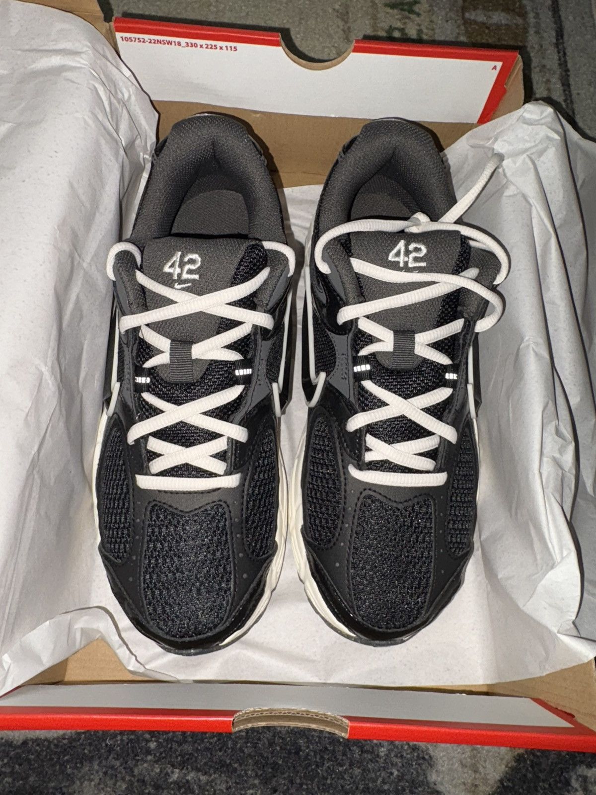 Nike Nike V5 RNR Jackie Robinson Day Size US 7 / EU 40 - 3 Thumbnail