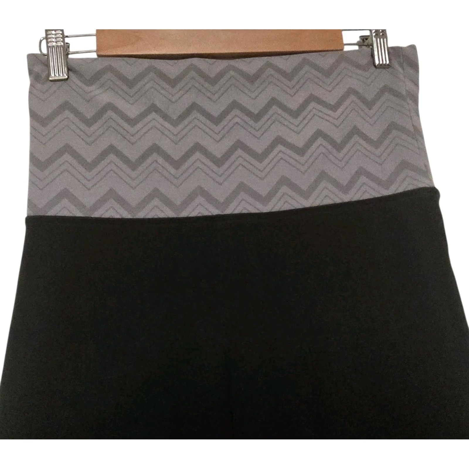 Pinko VINTAGE PINK VS Yoga Pants Chevron Foldover Size Medium Black/Pink Athletic Activewear Women's Size M Size ONE SIZE - 4 Thumbnail