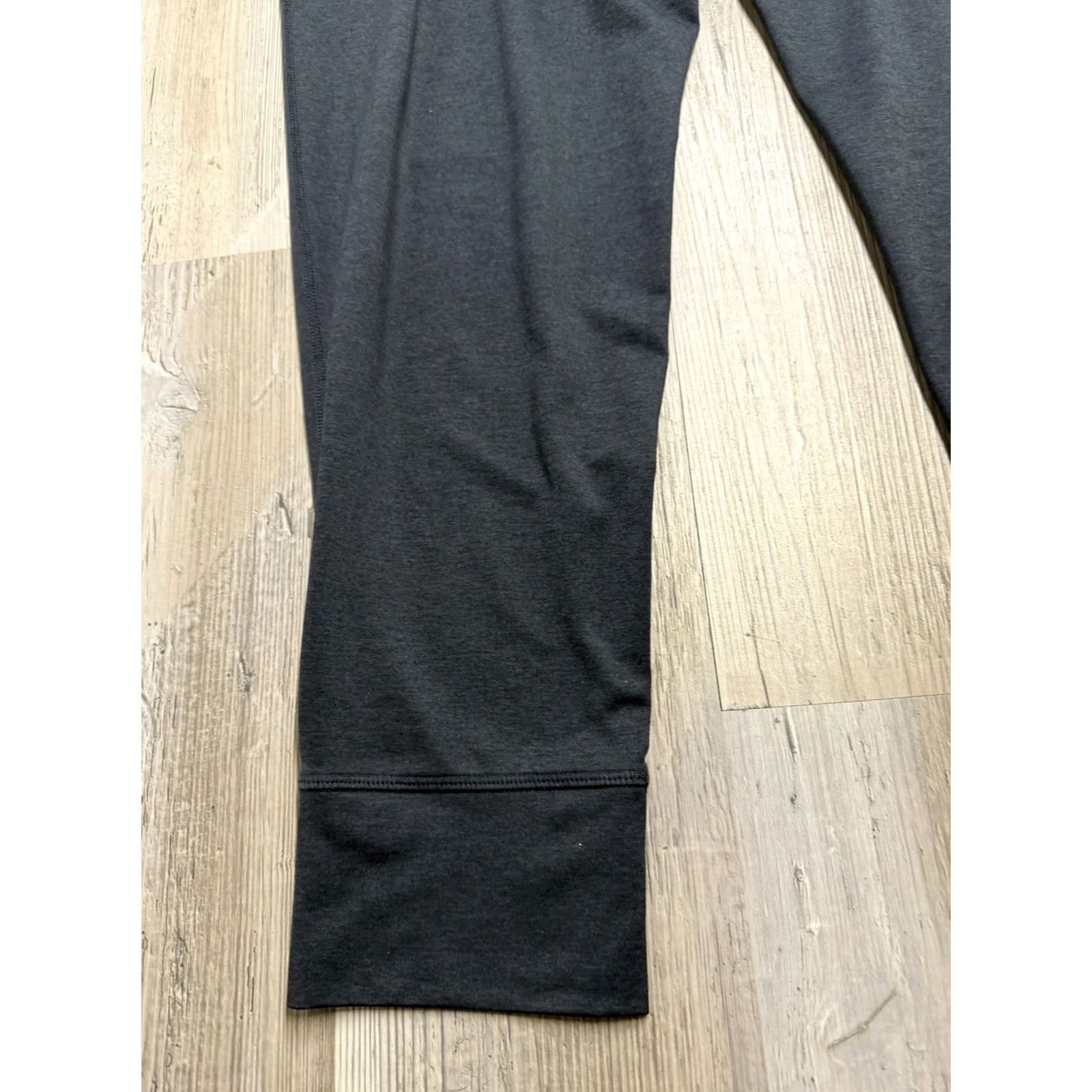 Vuori Vuori Sunday Performance Jogger Mens Medium Heather Black Drawstring Pockets Athletic Activewear Pants 28 Inseam Size US 31 - 7 Thumbnail