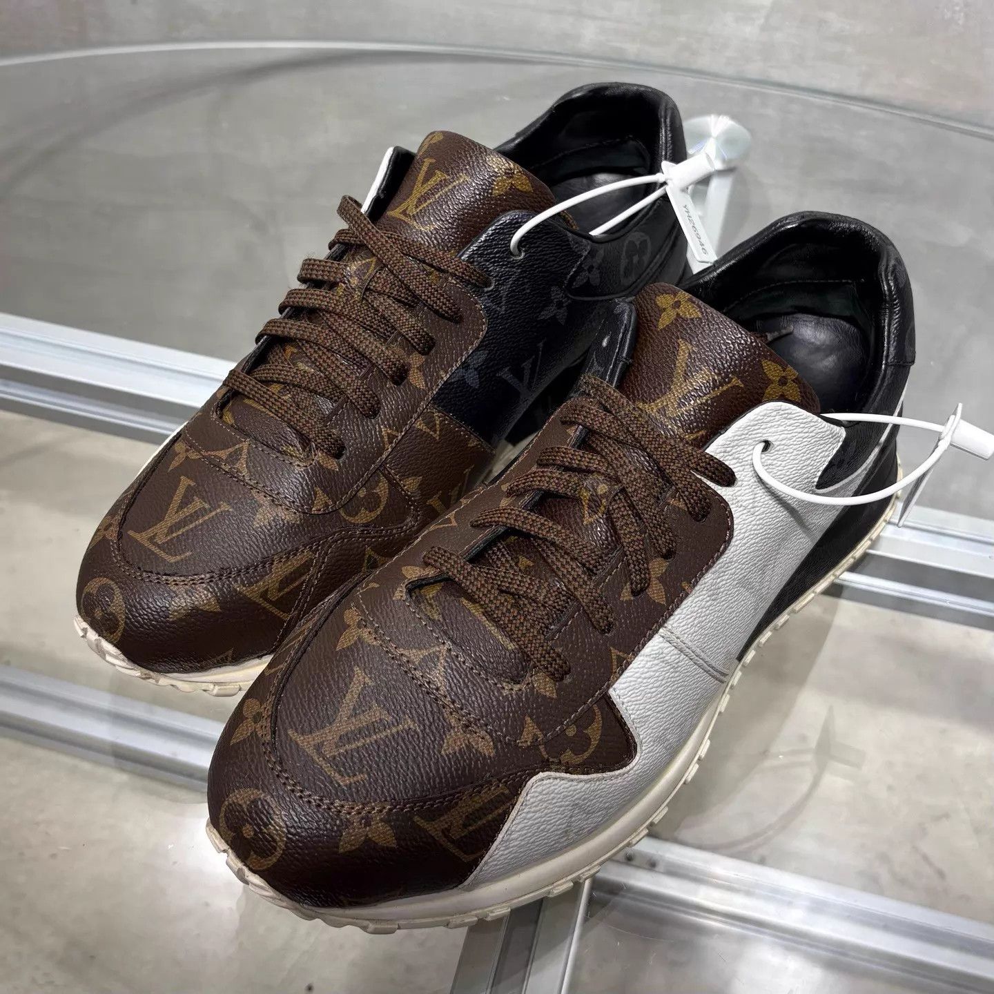 Louis Vuitton LV Runaway Monogram Sneaker UK6.5 EU 40.5 Size US 7.5 / EU 40-41 - 2 Thumbnail