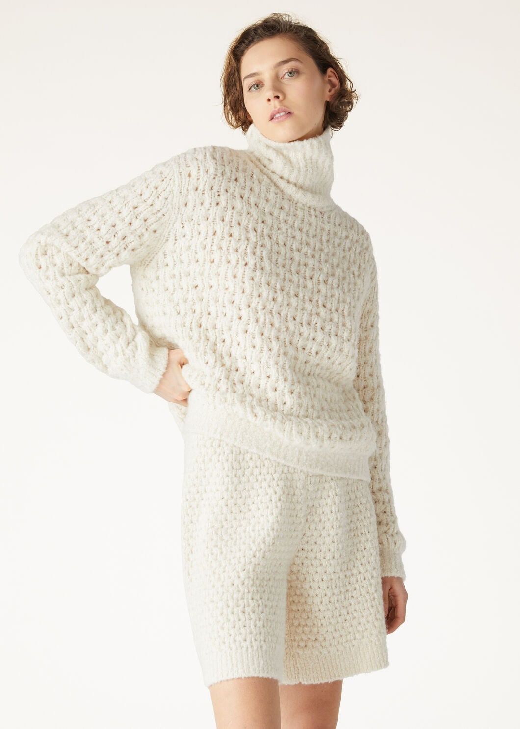 Loro Piana o1w1db10825 FAO4523 Cocooning Turtleneck Sweater in White Size XS / US 0-2 / IT 36-38 - 4 Thumbnail