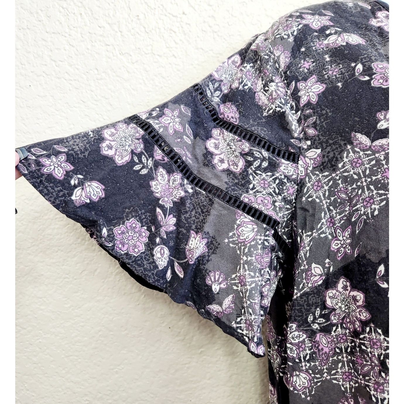 Other Cato Black Purple White Floral Short Bell Sleeves Top Medium Size M / US 6-8 / IT 42-44 - 2 Thumbnail