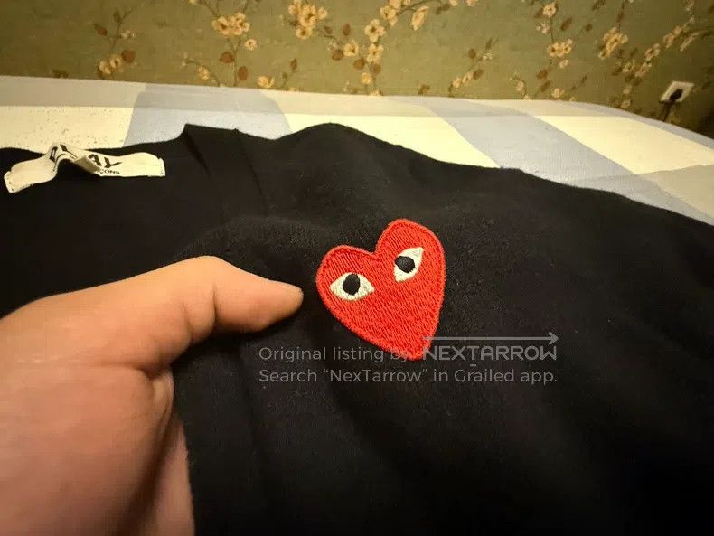 Comme des Garcons Comme Des Garcons Black red heart knit cardigan Size L / US 10 / IT 46 - 2 Thumbnail