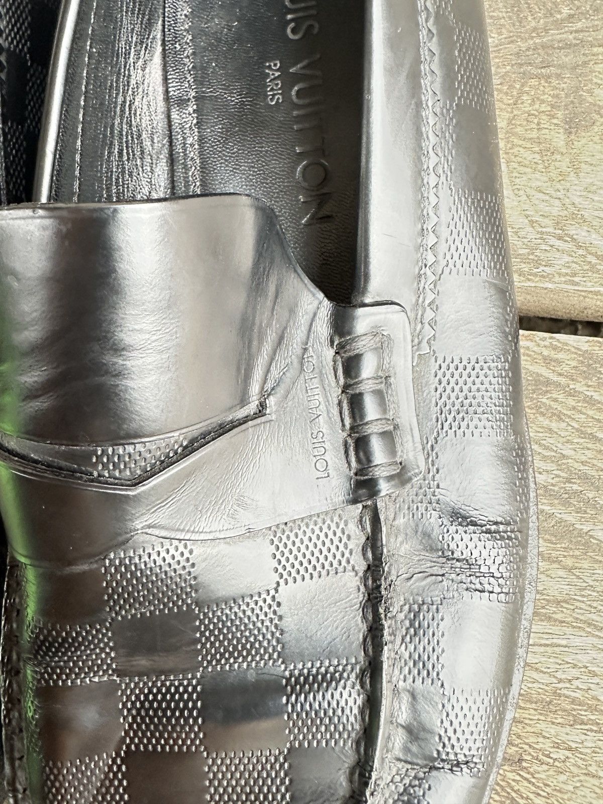 Louis Vuitton Louis Vuitton logo embossed Graduation Size US 8 / EU 41 - 7 Thumbnail
