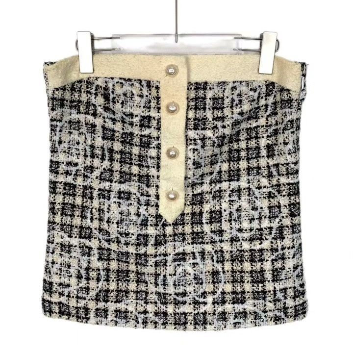 Chanel Chanel Camellia Pearl Button Knitted Bustier Top Size XS / US 0-2 / IT 36-38 - 1 Thumbnail