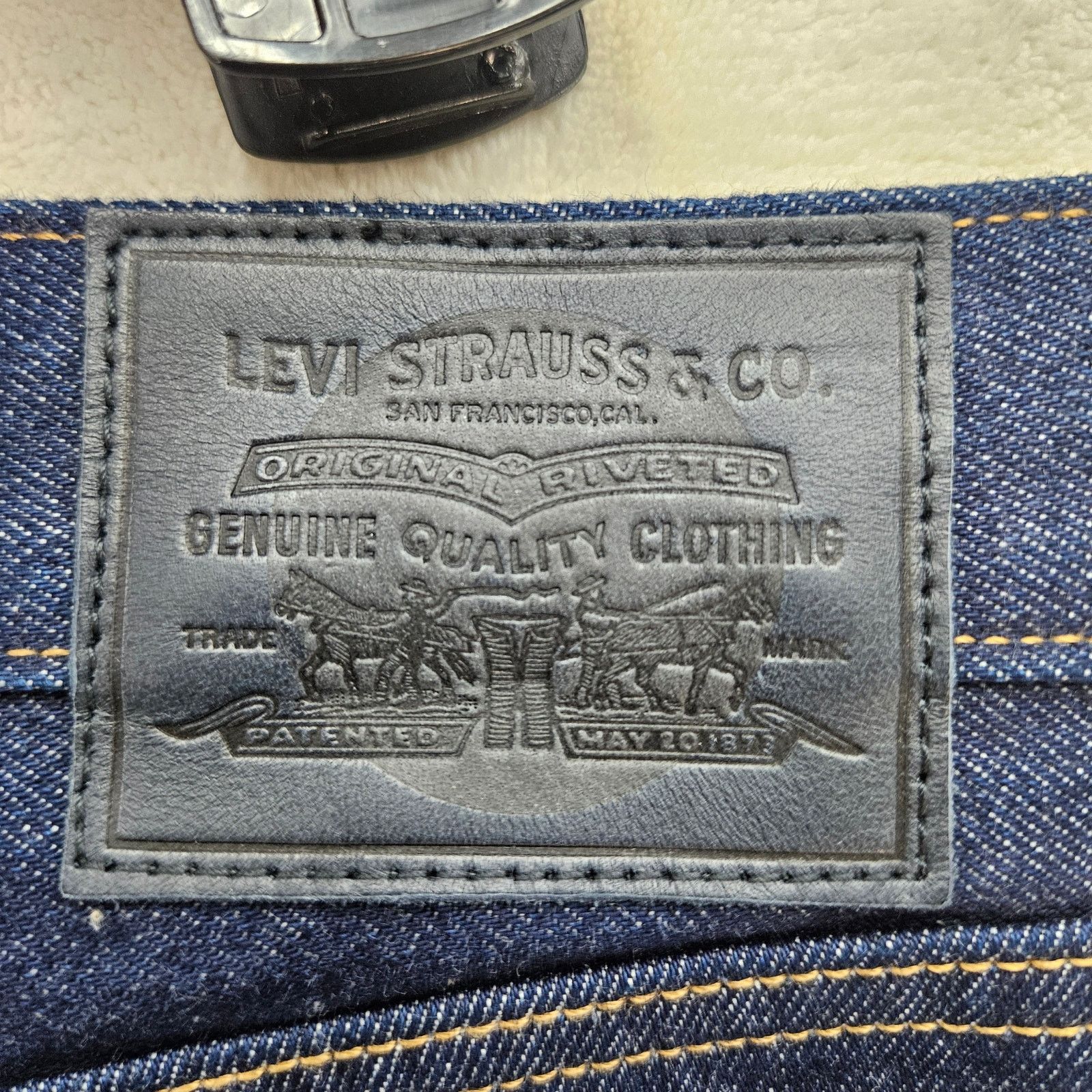 Levi's LEVI'S JAPANESE FABRIC WOMEN'S 32X30 BLUE TAB COLUMN JEANS Size 35" - 8 Thumbnail
