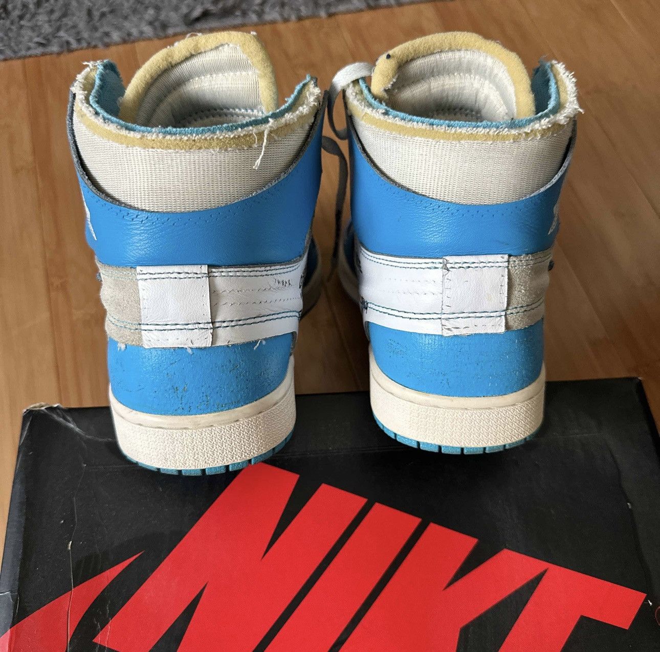 Jordan Brand × Off-White Off White x Jordan 1 UNC Size 9 Size US 9 / EU 42 - 4 Thumbnail