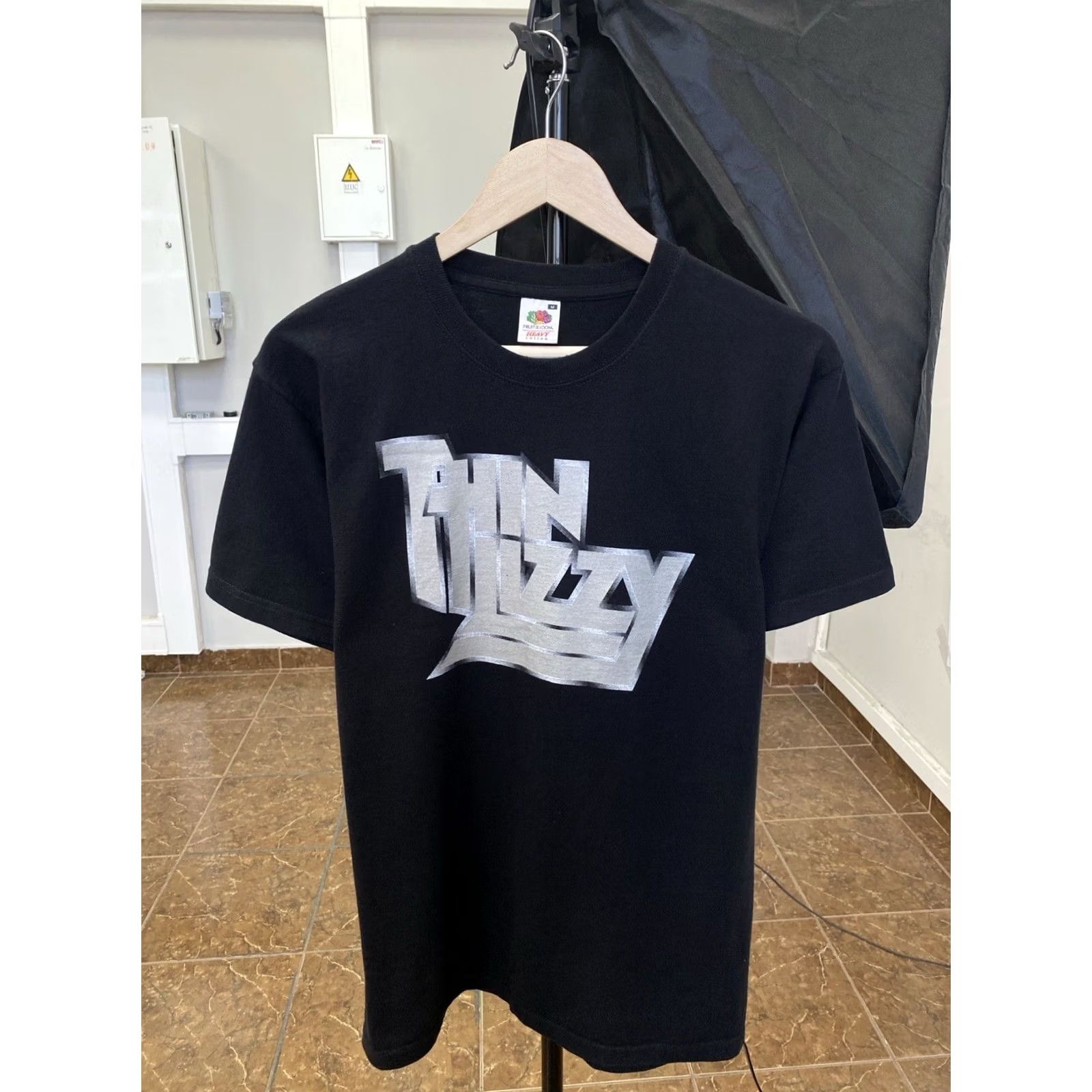 Fruit Of The Loom Vintage Thin Lizzy Band Tee 2011 M Black Mens T-Shirt Size US M / EU 48-50 / 2 - 2 Thumbnail