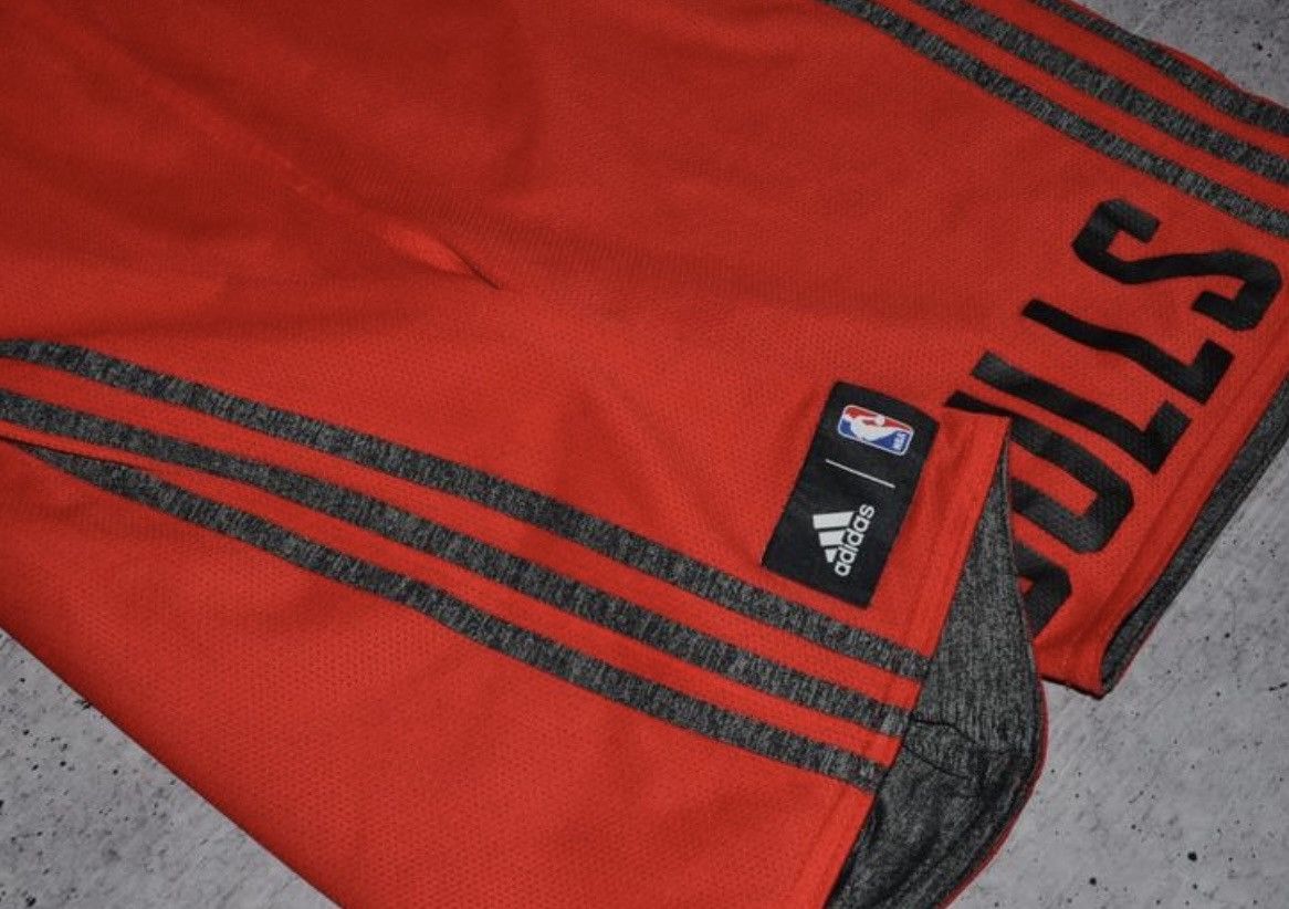 Adidas Adidas NBA Bulls Shorts Two-sided Red/Gray Mens Size XS Size US 29 - 3 Thumbnail