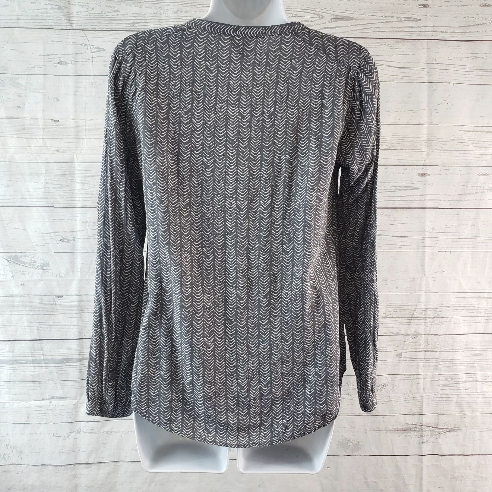 Eddie Bauer Eddie Bauer Womens Button Front Shirt XS Gray Long Sleeve Rayon Blouse Womens XS Gray Long Sleeve Rayon Size XS / US 0-2 / IT 36-38 - 3 Thumbnail