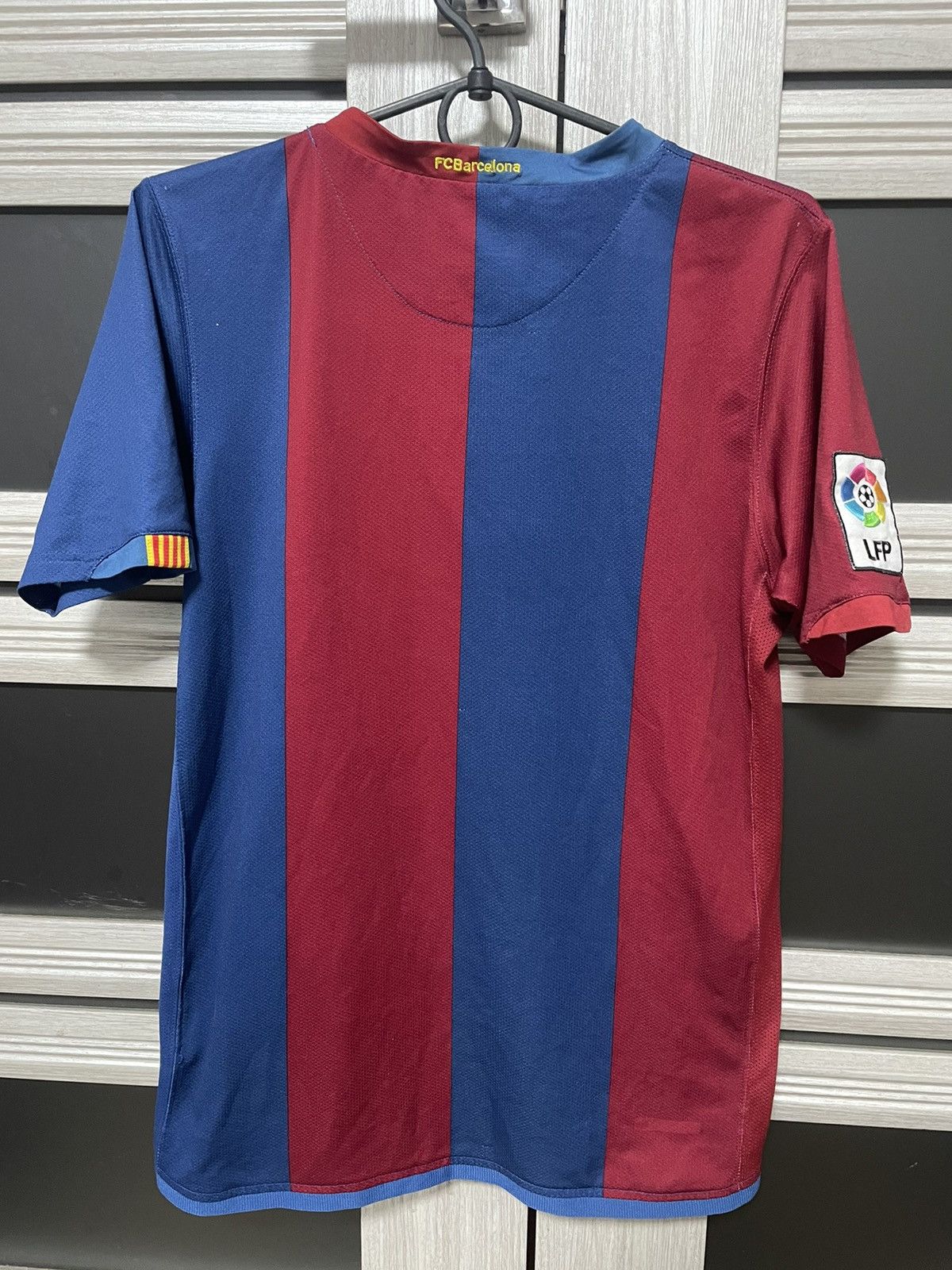 Nike Vintage Nike FC Barcelona 06/07 Home Football Jersey Size US S / EU 44-46 / 1 - 2 Thumbnail