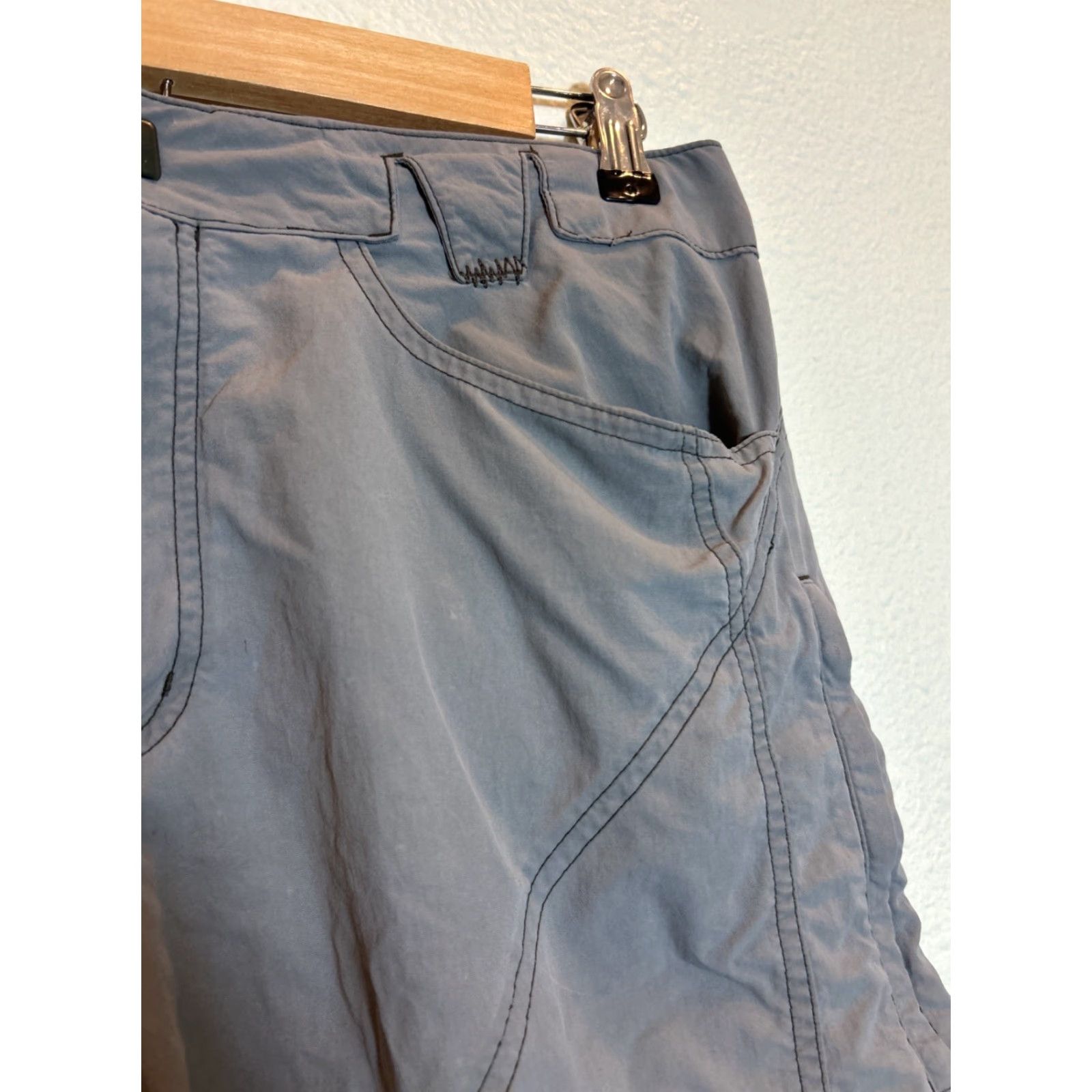 Mountain Hardwear VINTAGE Mountain Hardwear Cargo Shorts Men M Gray 32x13 Zipper Stains Flaw Size US 31 - 7 Thumbnail