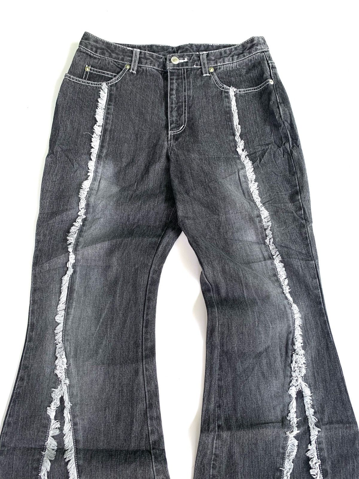 If Six Was Nine × Japanese Brand × Le Grande Bleu (L.G.B.) 2000s Japanese Brand Frayed-seam Super Flared Jeans Size US 30 / EU 46 - 2 Thumbnail