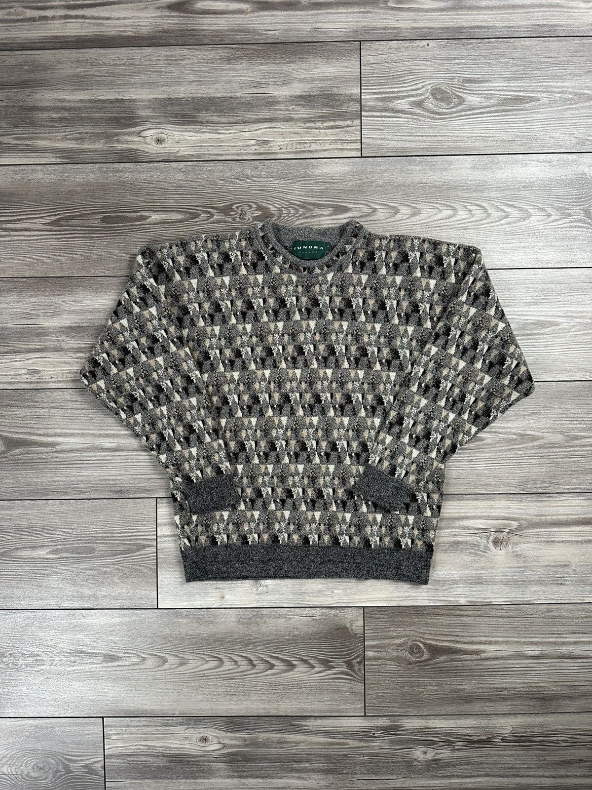Tundra Canada × Vintage Vintage 90’s Tundra Wool Knit Patterned Sweater Size US XS / EU 42 / 0 - 1 Thumbnail
