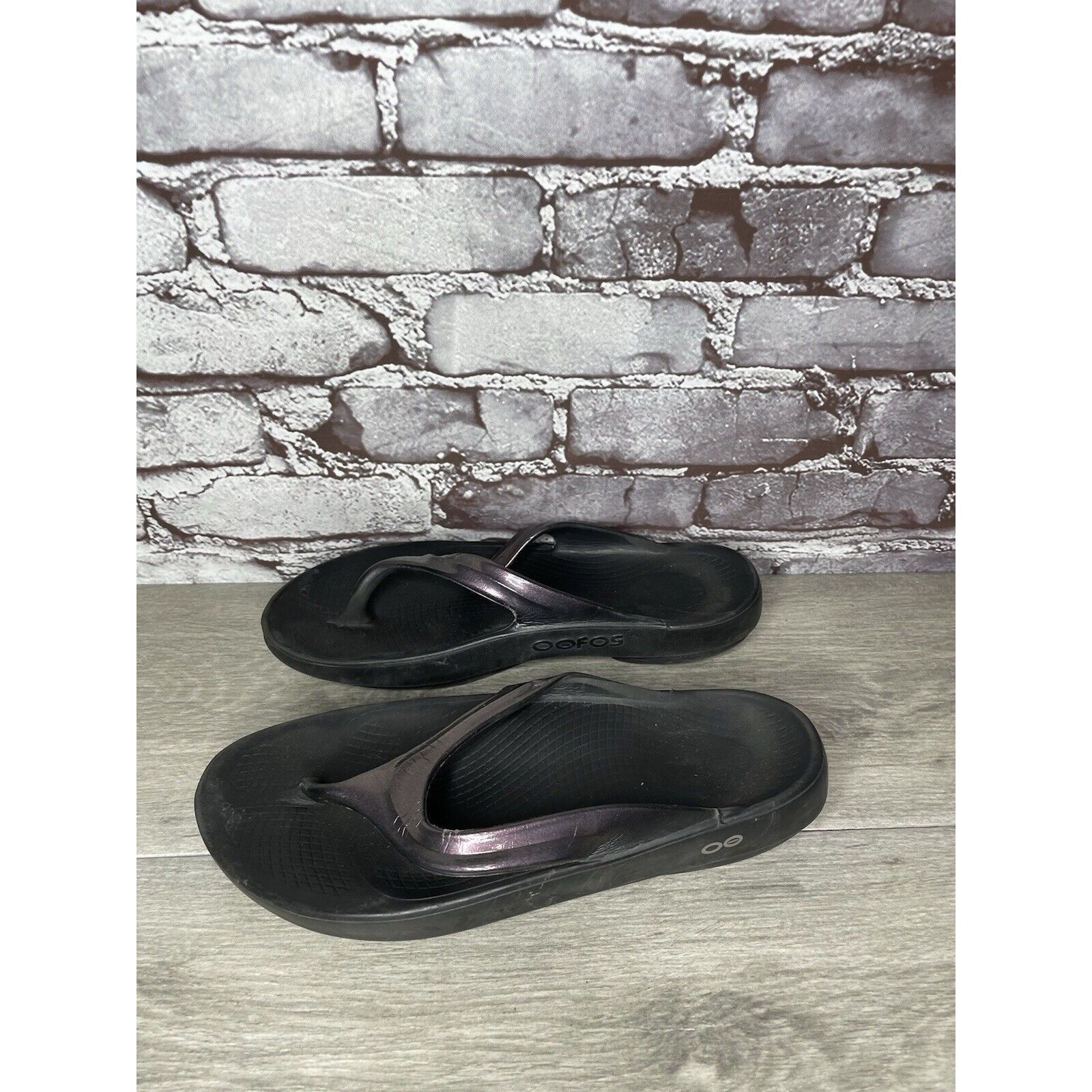 Other Oofos Oolala Cabernet Metallic Purple Recovery Thong Sandals Size US 9 / IT 39 - 19 Thumbnail