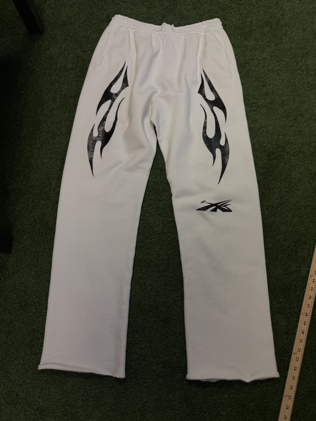 HELLSTAR Hellstar Sweatpants Flame White Black Size XXL (NEW) Size US 36 / EU 52 - 1 Thumbnail