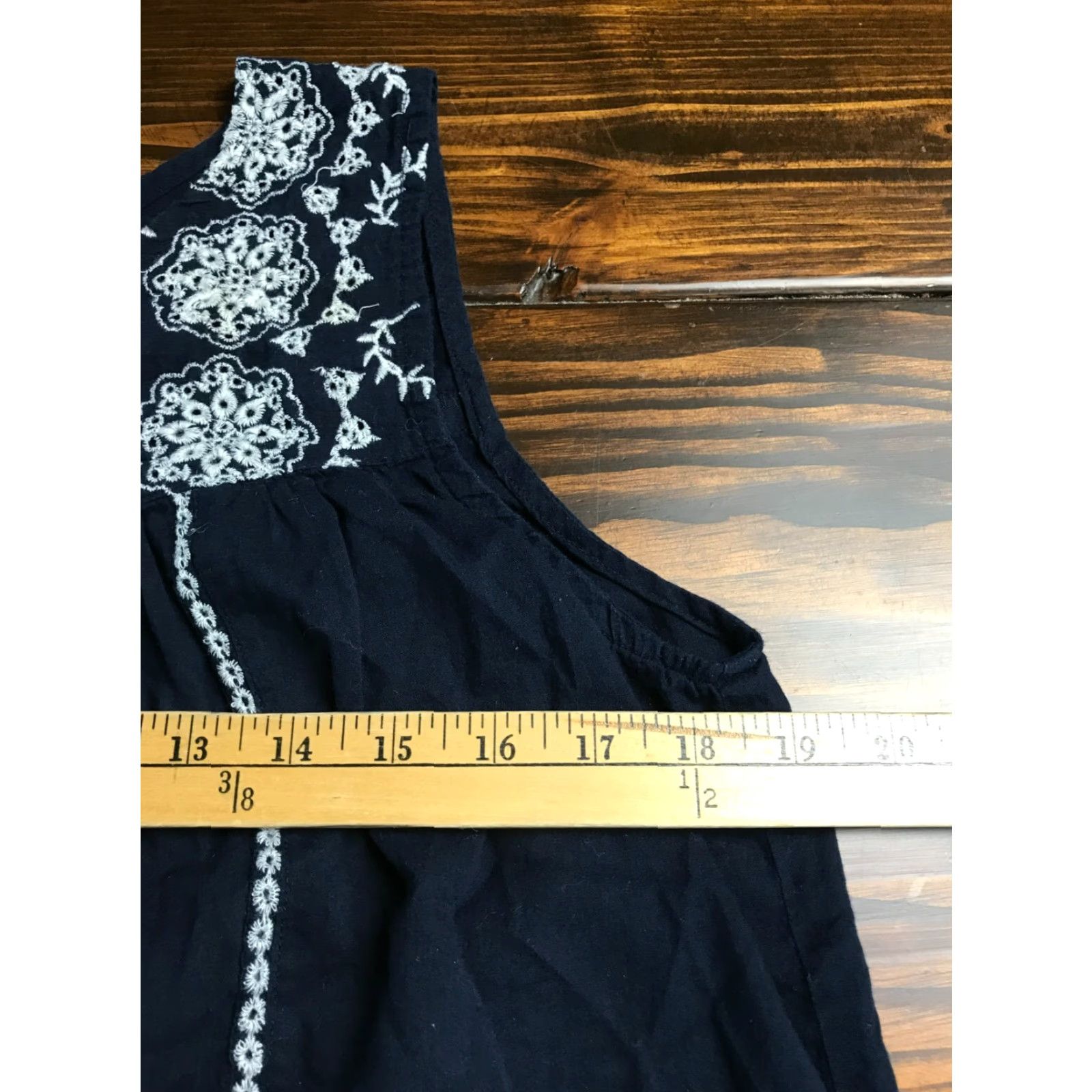 Forever 21 FOREVER 21 Tank Top Women's Large Navy Blue White Embroidered Floral Sleeveless Scoop Neck Casual Womens Size L / US 10 / IT 46 - 3 Thumbnail