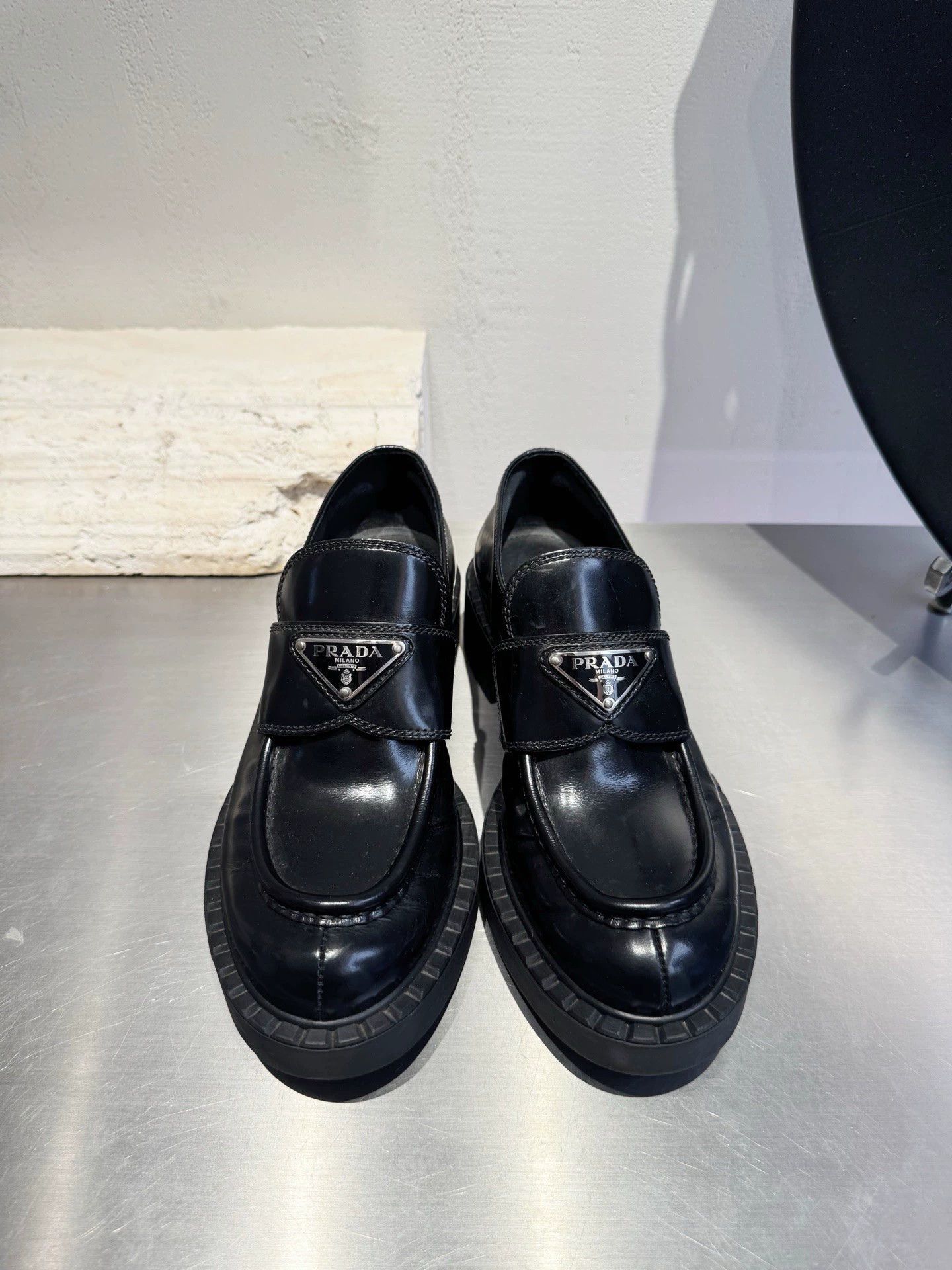 Prada Prada black loafers 36 EU pre-owned Size US 5 / IT 35 - 1 Thumbnail