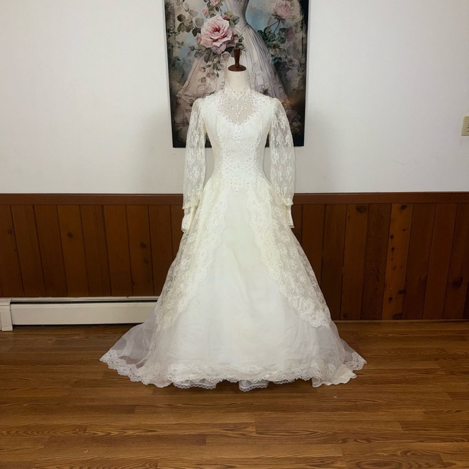 Vintage Fabulous Vintage 1970s High Neck Lace Wedding Gown Size L / US 10 / IT 46 - 2 Thumbnail
