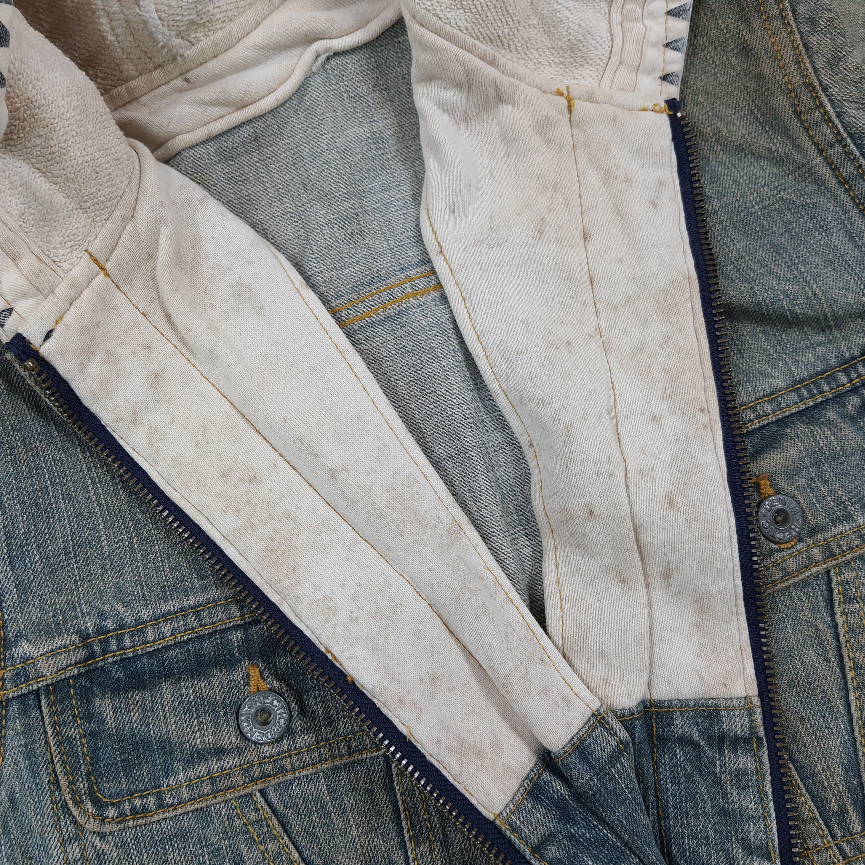 Vintage Vintage Roc Star Light Wash Denim Hoodie Jacket C308N9 Size US L / EU 52-54 / 3 - 13 Thumbnail