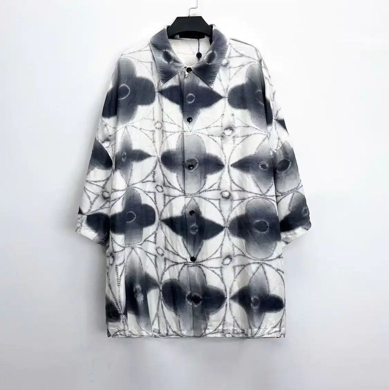 Louis Vuitton Louis Vuitton Short Sleeve Silk Shirt for Men 0089 Size US XXL / EU 58 / 5 - 1 Thumbnail