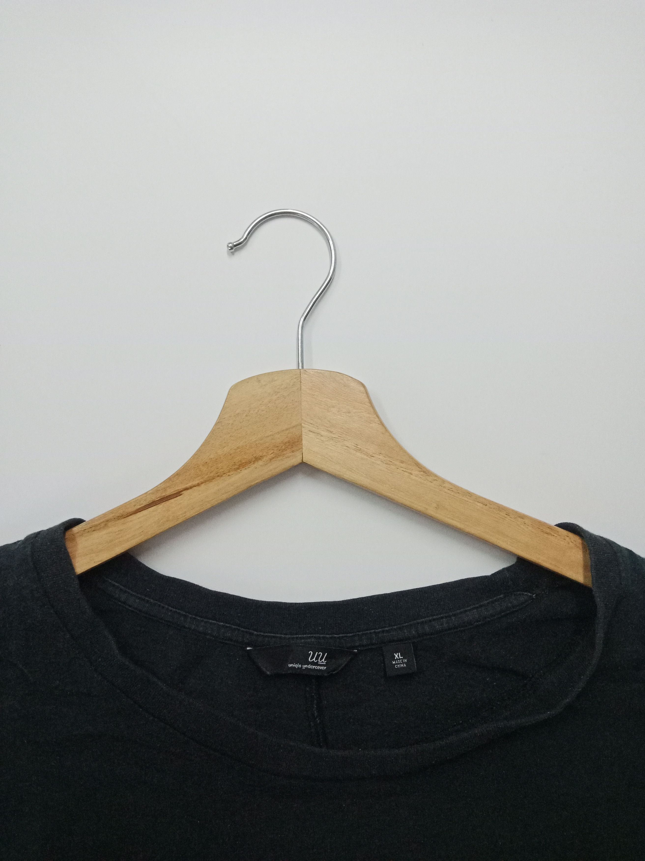 Undercover × Uniqlo Uniqlo Undercover Cross Bones #C Size US L / EU 52-54 / 3 - 4 Thumbnail