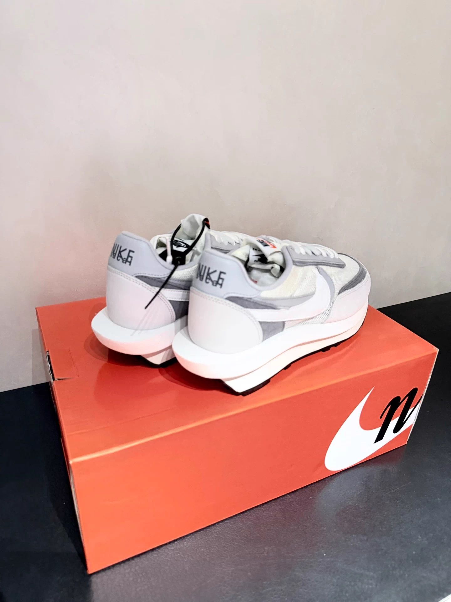 Nike Sacai x Nike LDWaffle Vintage Low Top Sneaker White Size US 10 / EU 43 - 2 Thumbnail