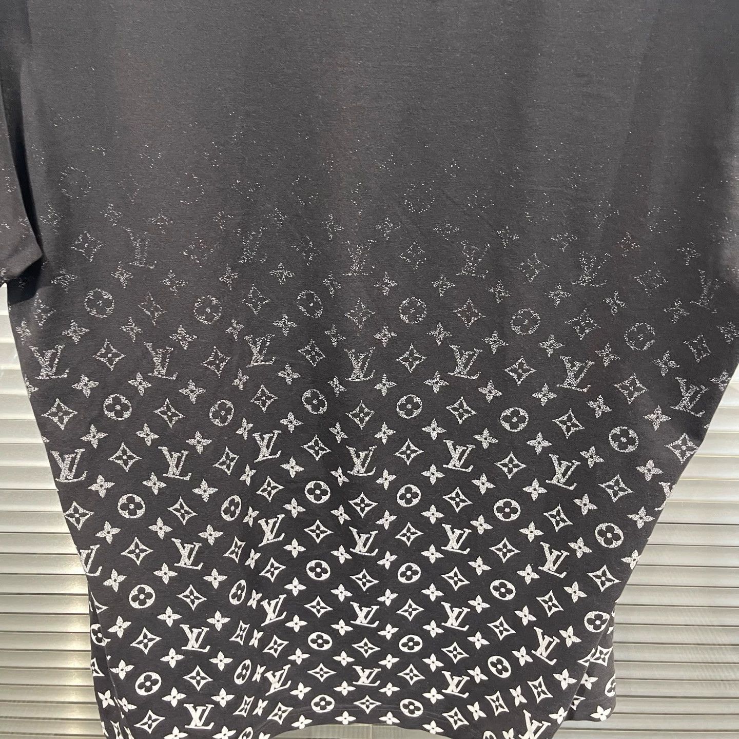 Louis Vuitton LV Hit Gradient Monogram Allover Print SS Tee Size US XXL / EU 58 / 5 - 5 Thumbnail