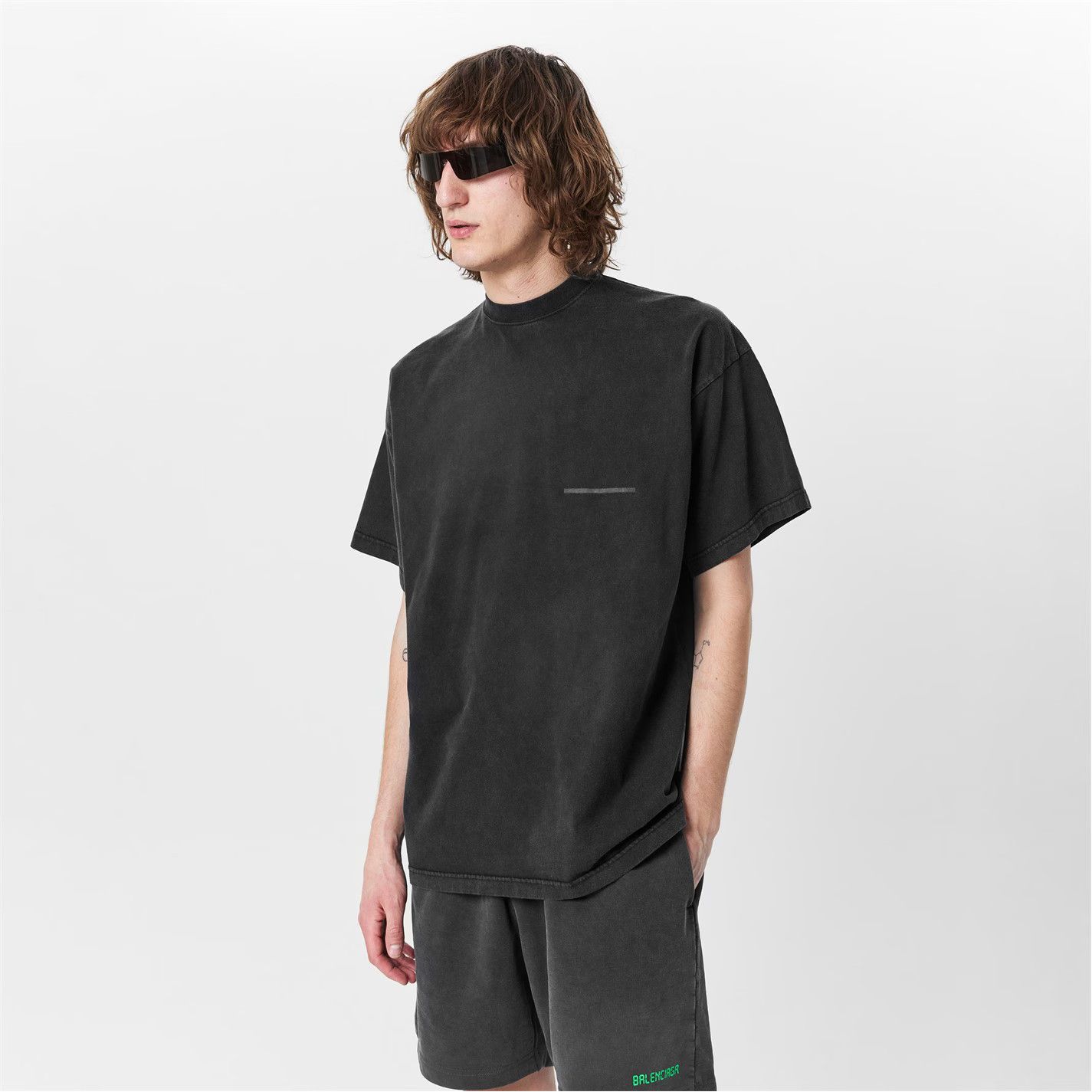Balenciaga o1g2r1mq0226 Oversized T-Shirt in Washed Black Size US XS / EU 42 / 0 - 3 Thumbnail