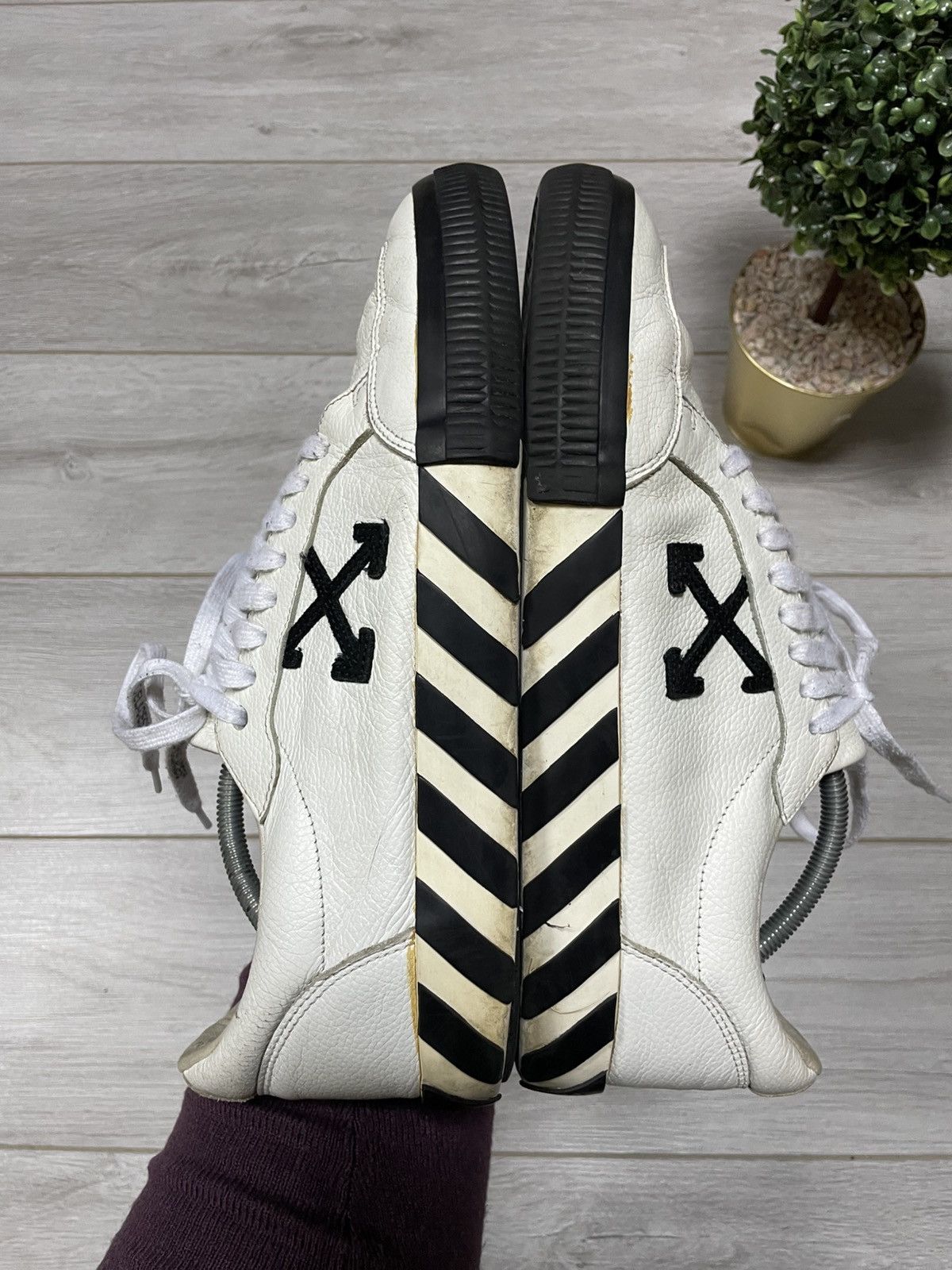 Off-White Off-White leather vulcanized arrows tape sneakers Size US 11 / EU 44 - 9 Thumbnail