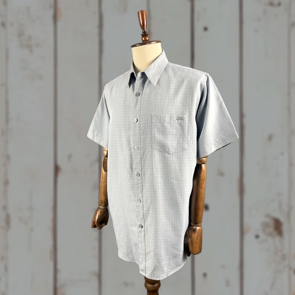 Oakley Oakley Mens Button-Up Shirt XL Gray Rayon Short Sleeve Casual Dress Shirt Slimming Breathable Pockets Size US XL / EU 56 / 4 - 1 Thumbnail