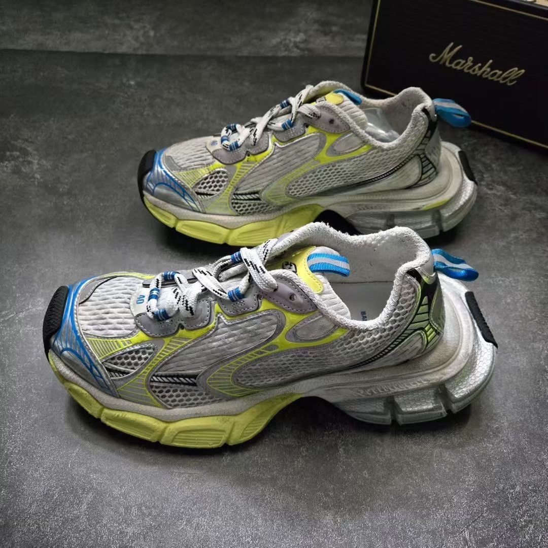Balenciaga Balenciaga Yellow Lowtop Sneakers XXXL Men Size US 10 / EU 43 - 1 Thumbnail