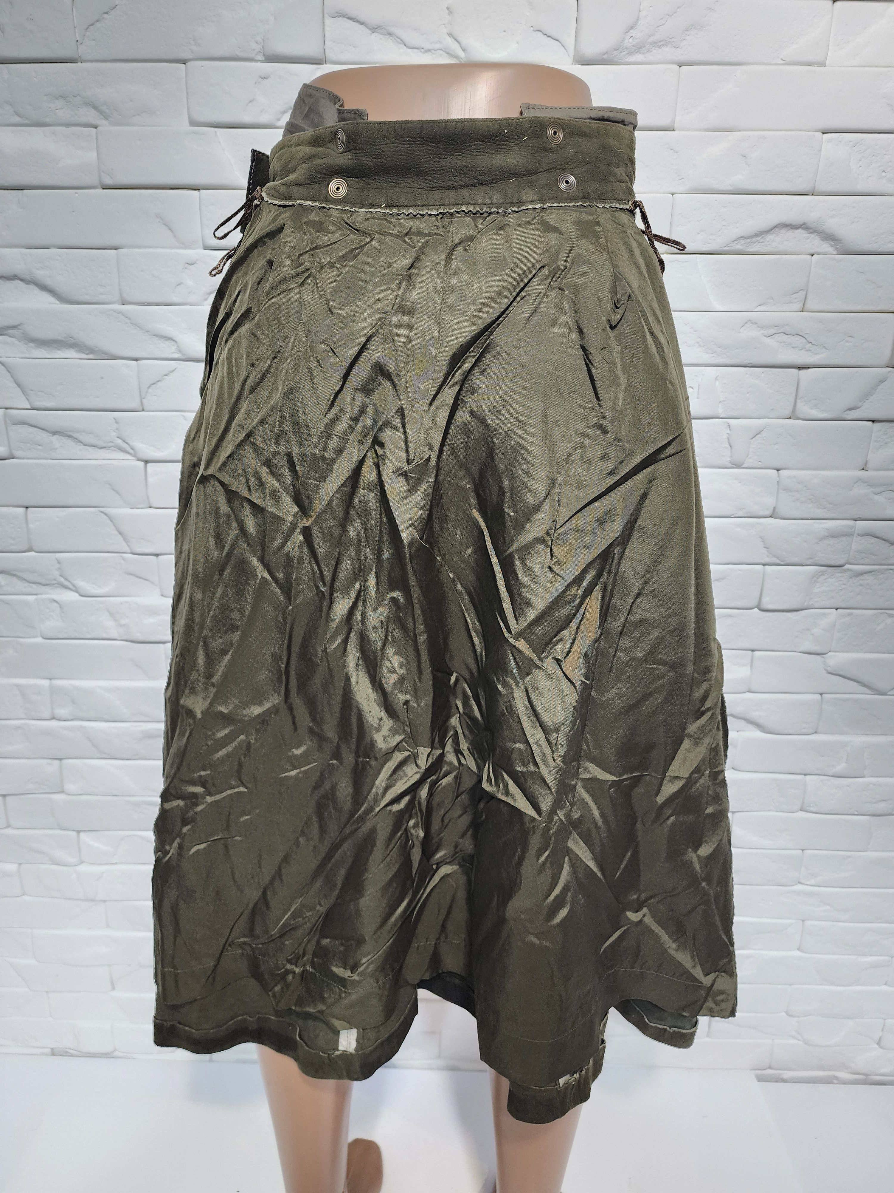 Genuine Leather Green leather skirt. Stylish green suede skirt. Size 27" / US 4 / IT 40 - 8 Thumbnail