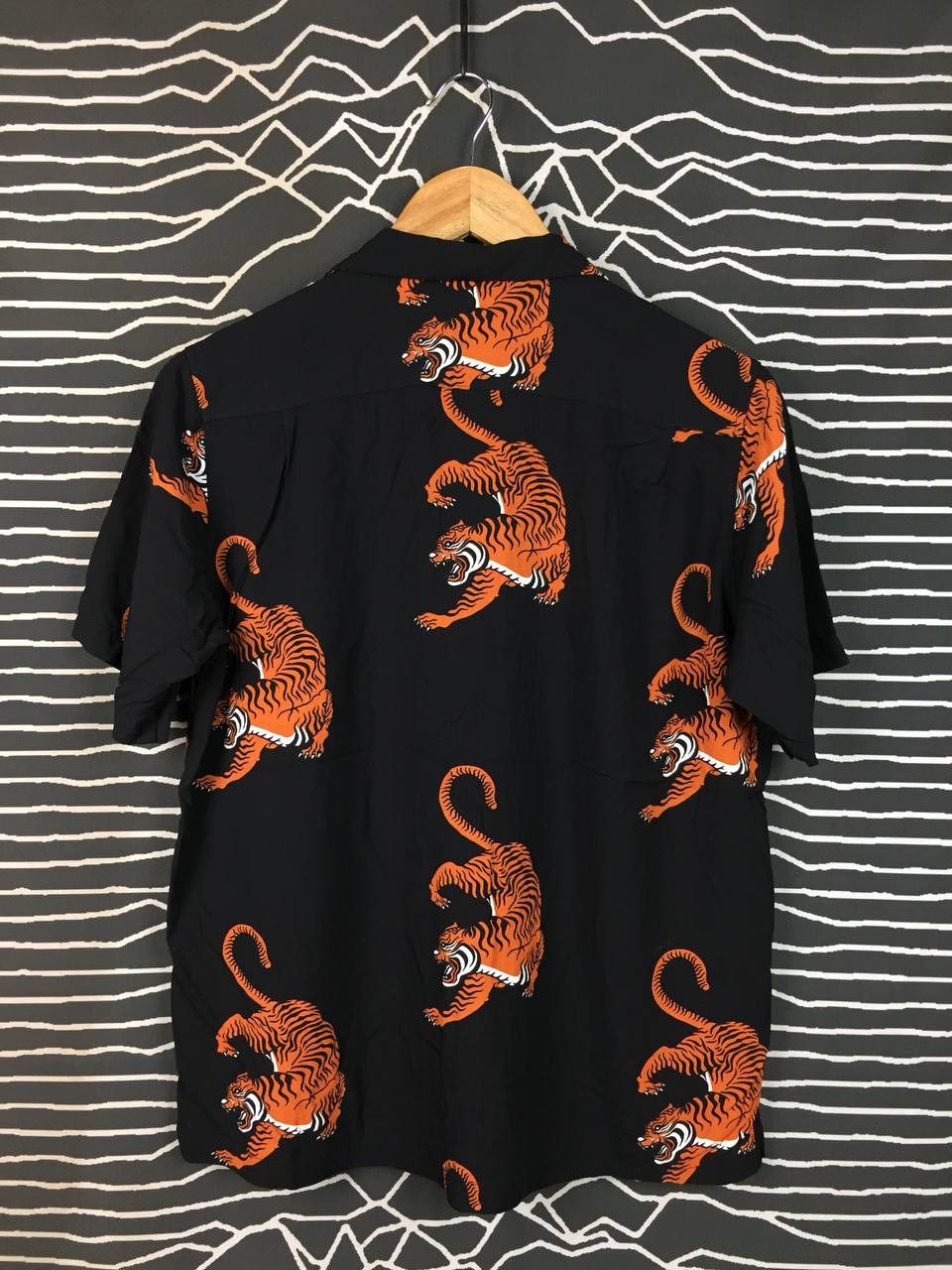 MOUSSY Azul by Moussy Tiger All Over Print Open Collar Rayon Shirt Size US S / EU 44-46 / 1 - 6 Thumbnail