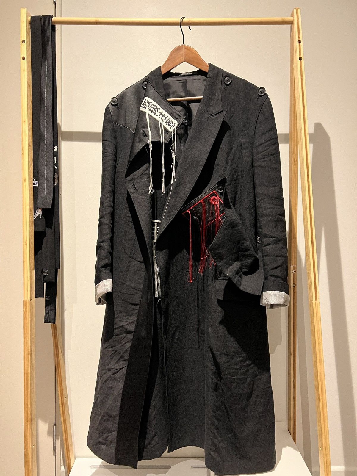 Yohji Yamamoto Yohji Yamamoto YYPH 21S/S look3 embroidered linen coat Size US S / EU 44-46 / 1 - 1 Thumbnail