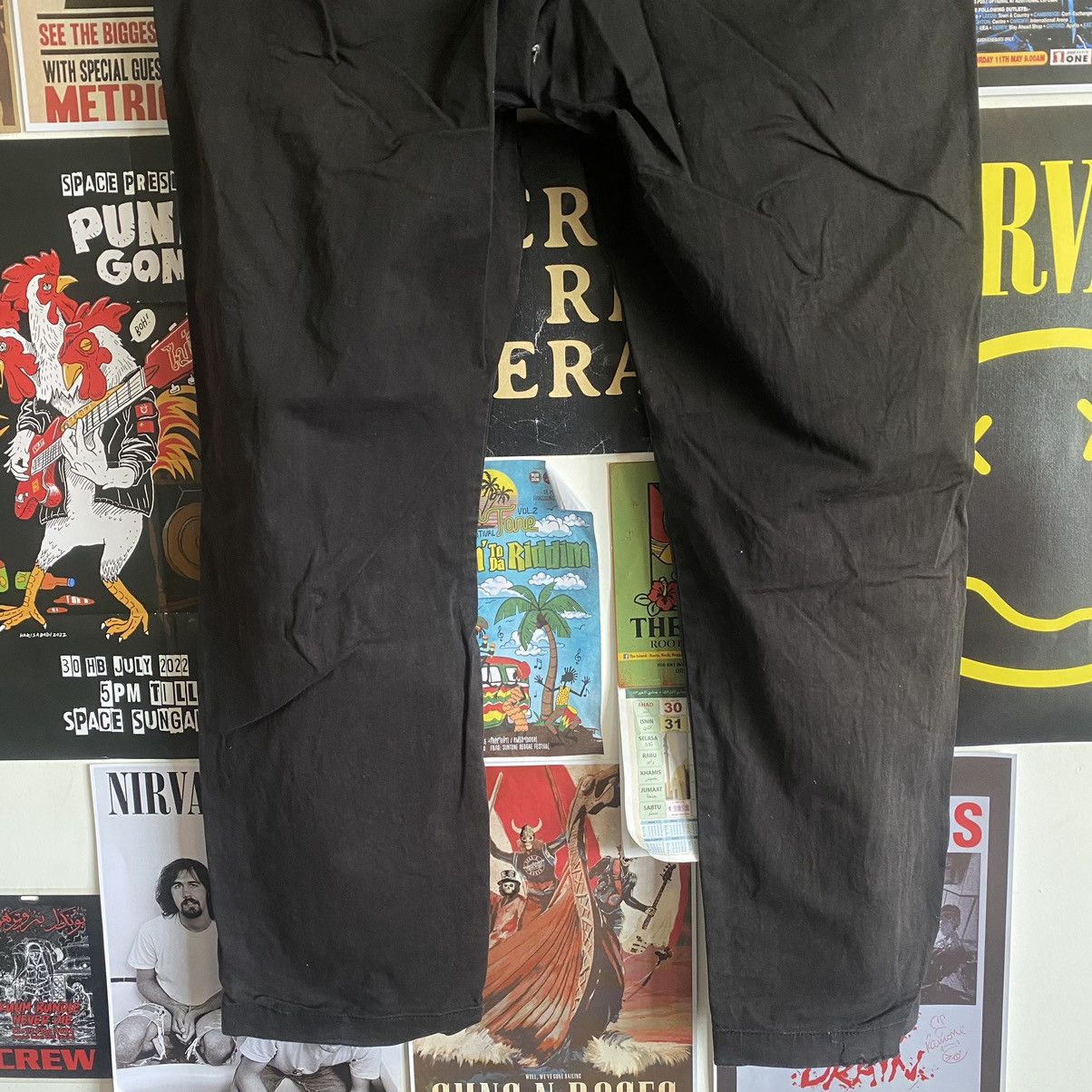 Uniqlo Vintage Uniqlo Black Distressed Chino Pants Size US 37 - 5 Thumbnail