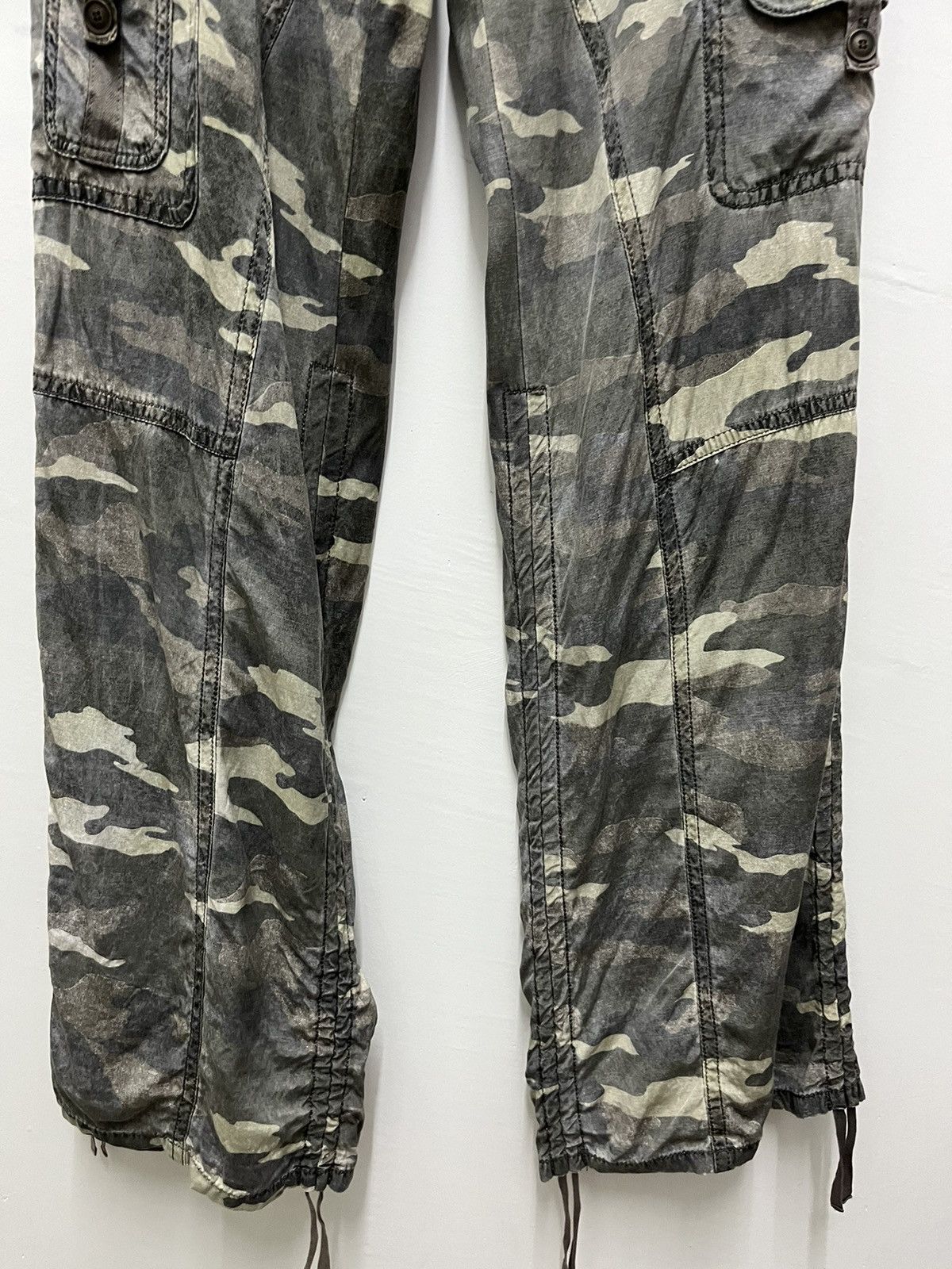 ATSURO TAYAMA Vintage Atsuro Tayama Camouflage Cargo Rayon Women Pants Size 30" / US 8 / IT 44 - 5 Thumbnail