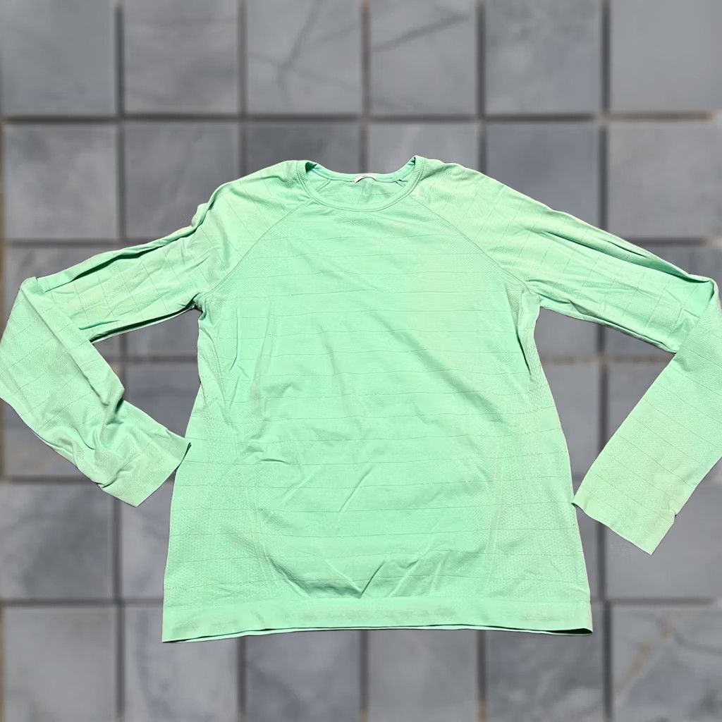 Athleta Athleta Shirt Womens Medium Performance Metallic Long Sleeve Green Womens M Green Size M / US 6-8 / IT 42-44 - 1 Thumbnail
