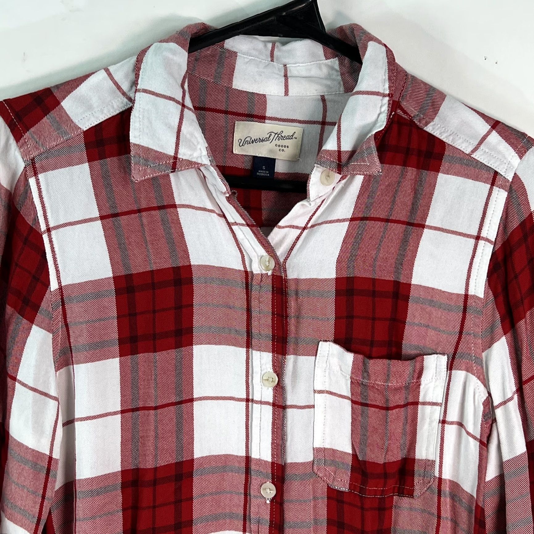 Vintage Universal Thread Goods Co. Womens Shirt Size S Red Plaid Collared Long Sleeves Size S / US 4 / IT 40 - 2 Thumbnail